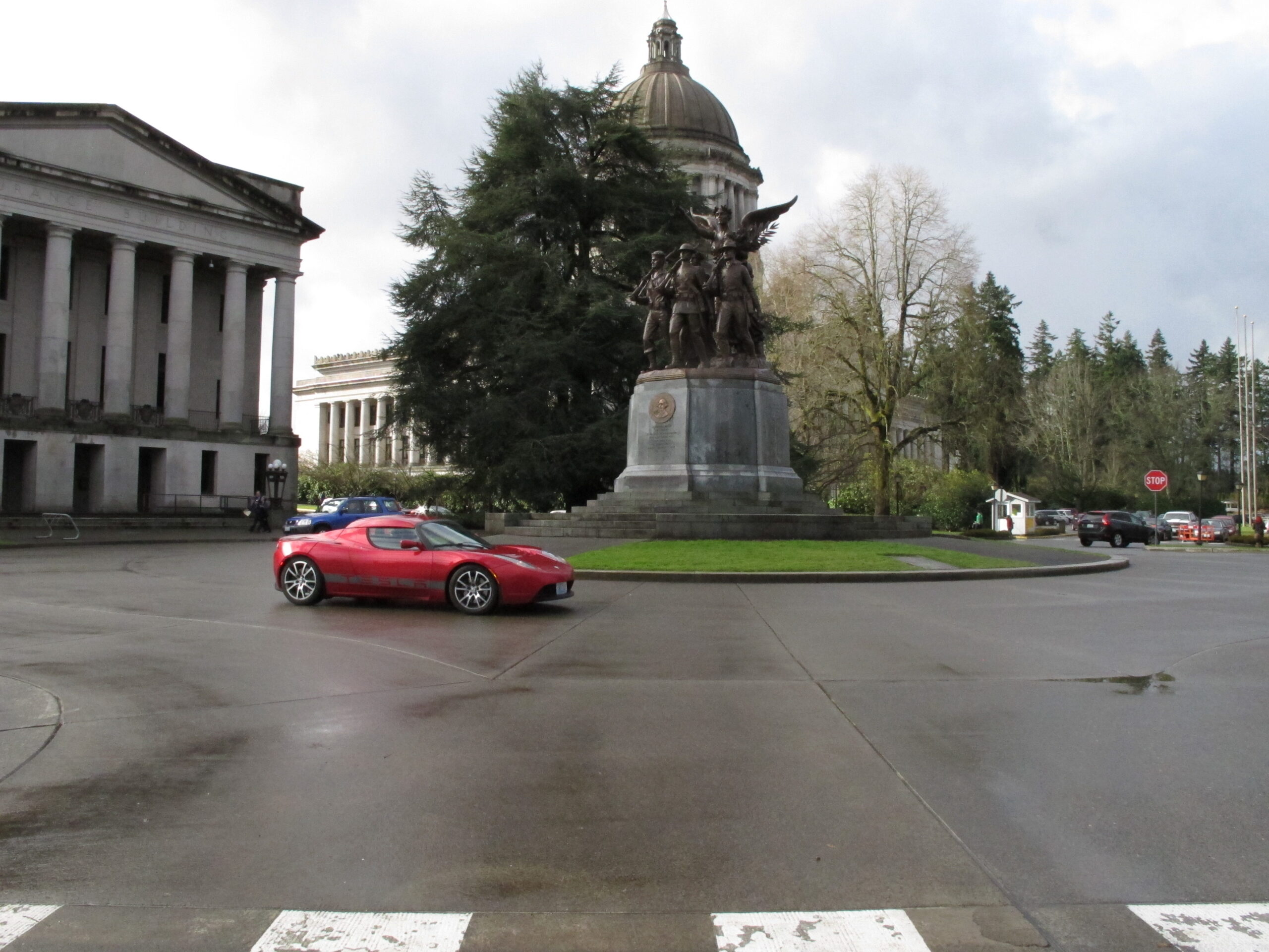 Tesla protests bills that would limit expansion