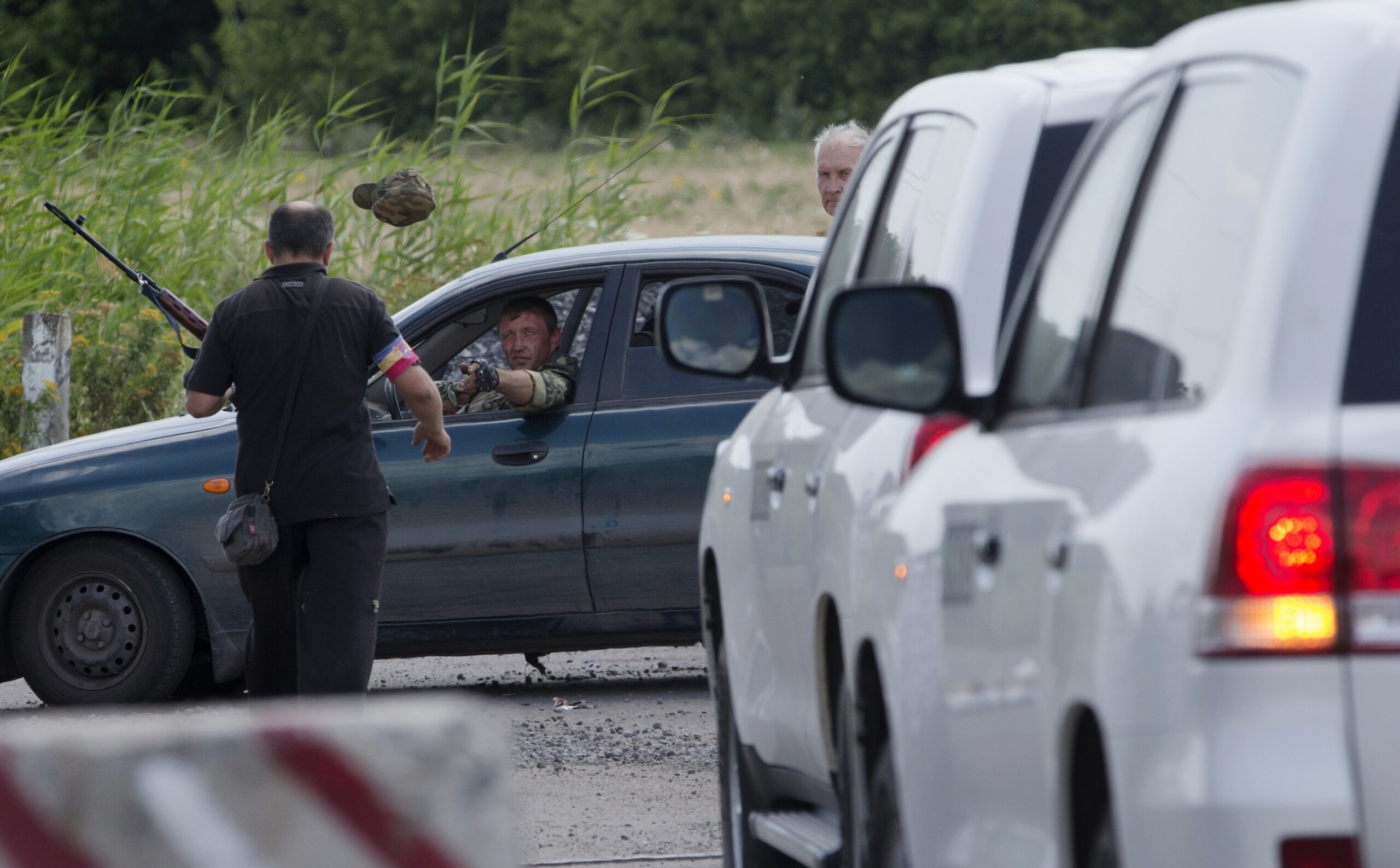 Investigators reach Ukraine jet wreckage site