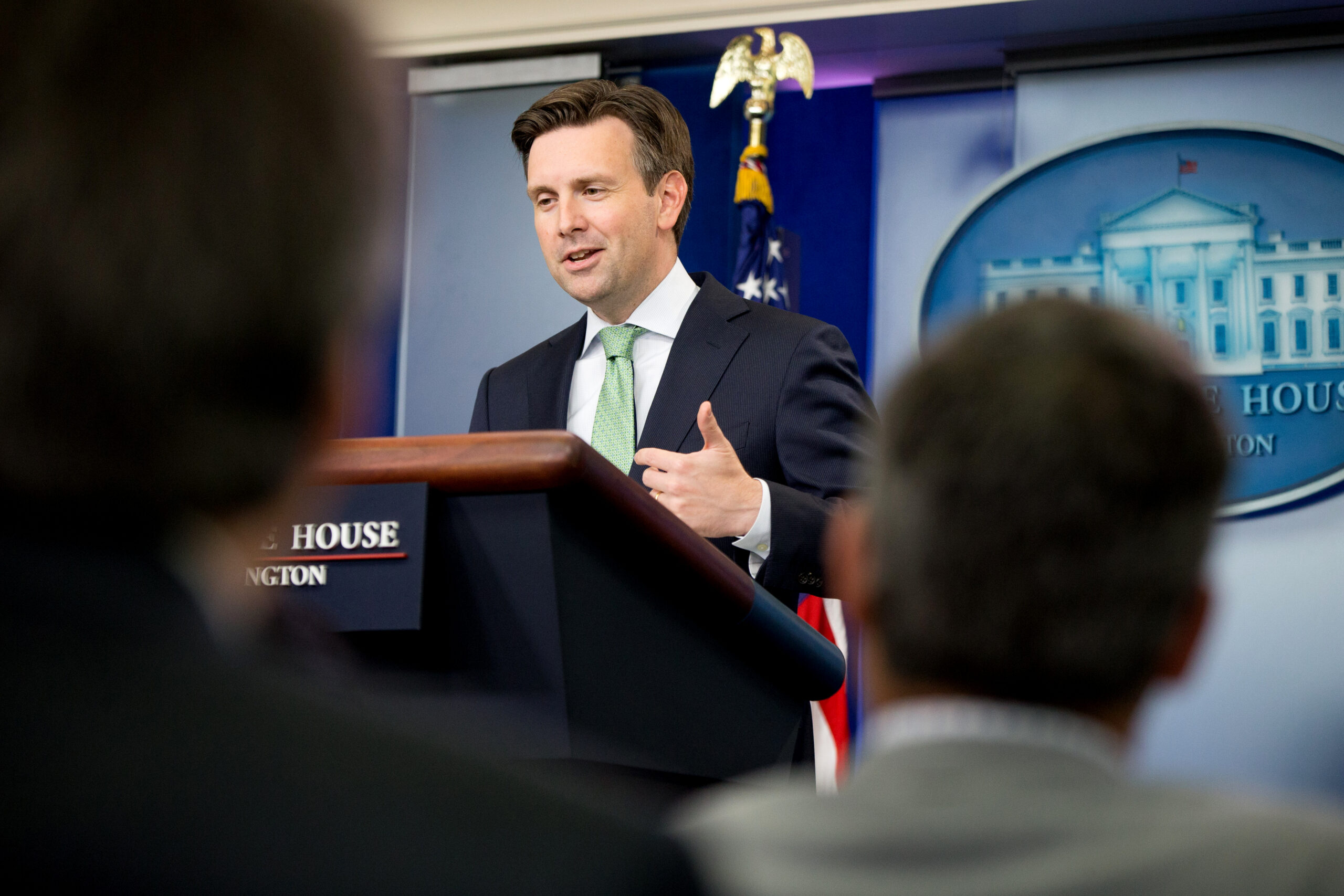 White House brushes off Clinton’s Keystone warning