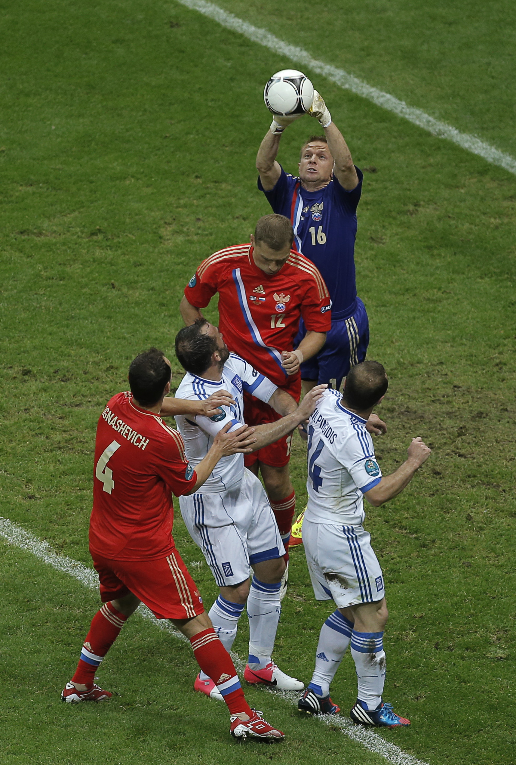 Greece tops Russia 1-0, makes quarters at Euro