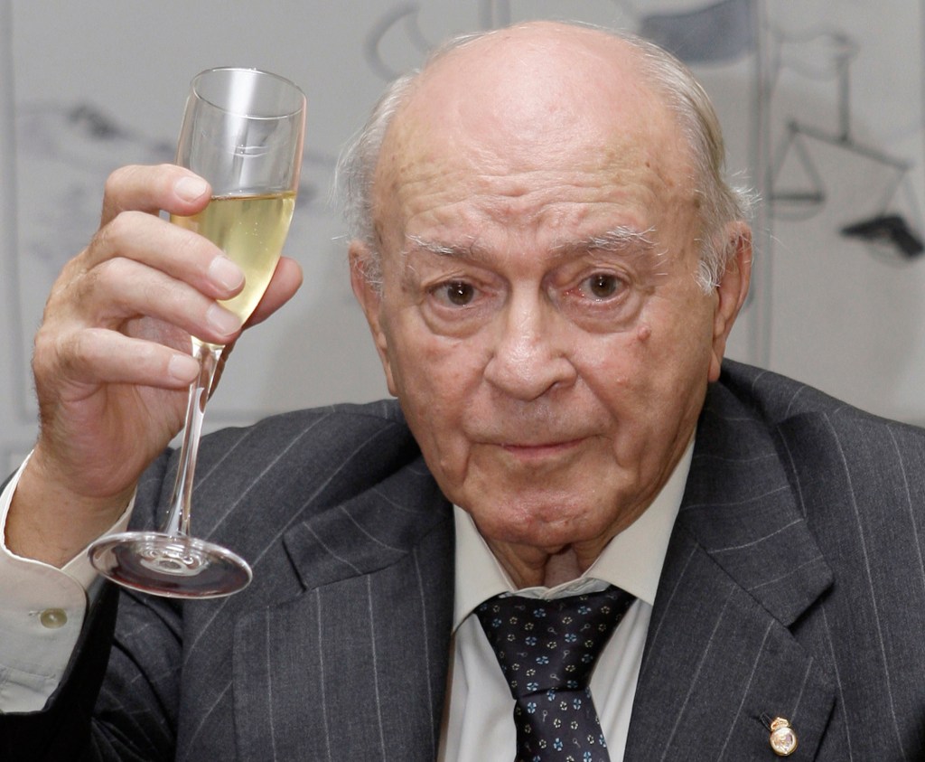 Real Madrid great Di Stefano dies at age 88