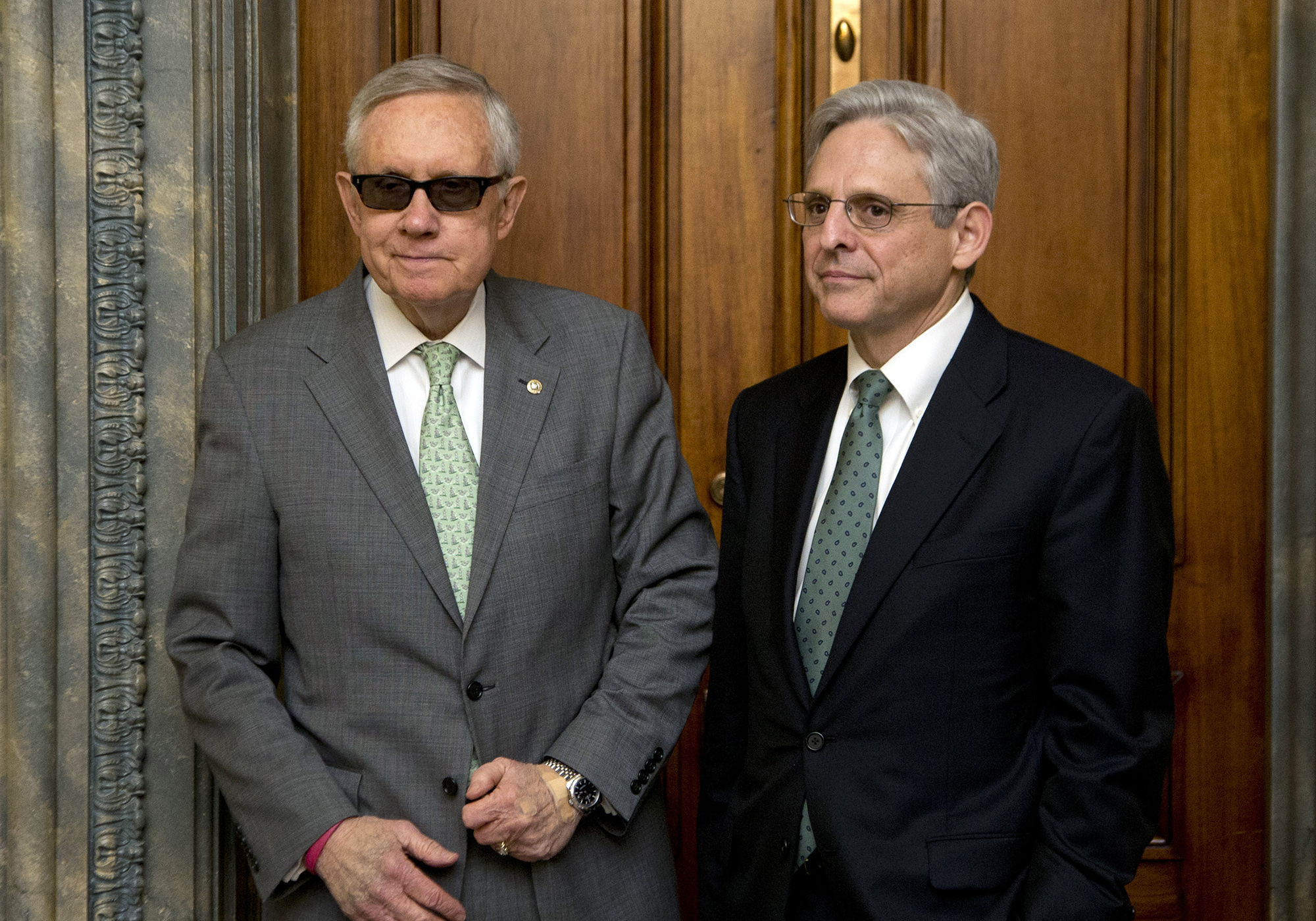 Reid warns Clinton against dumping Garland