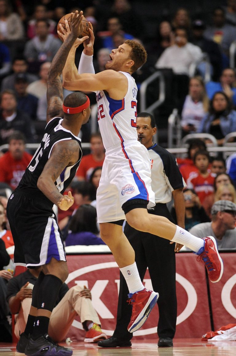   Los Angeles Clippers forward Blake Griffin, right, puts up a shot as Sacramento Kings center DeMarcus Cousins defends in the first half of an NBA basketball game in Los Angeles on Saturday, Dec. 1, 2012. (AP Photo/Richard Hartog)  