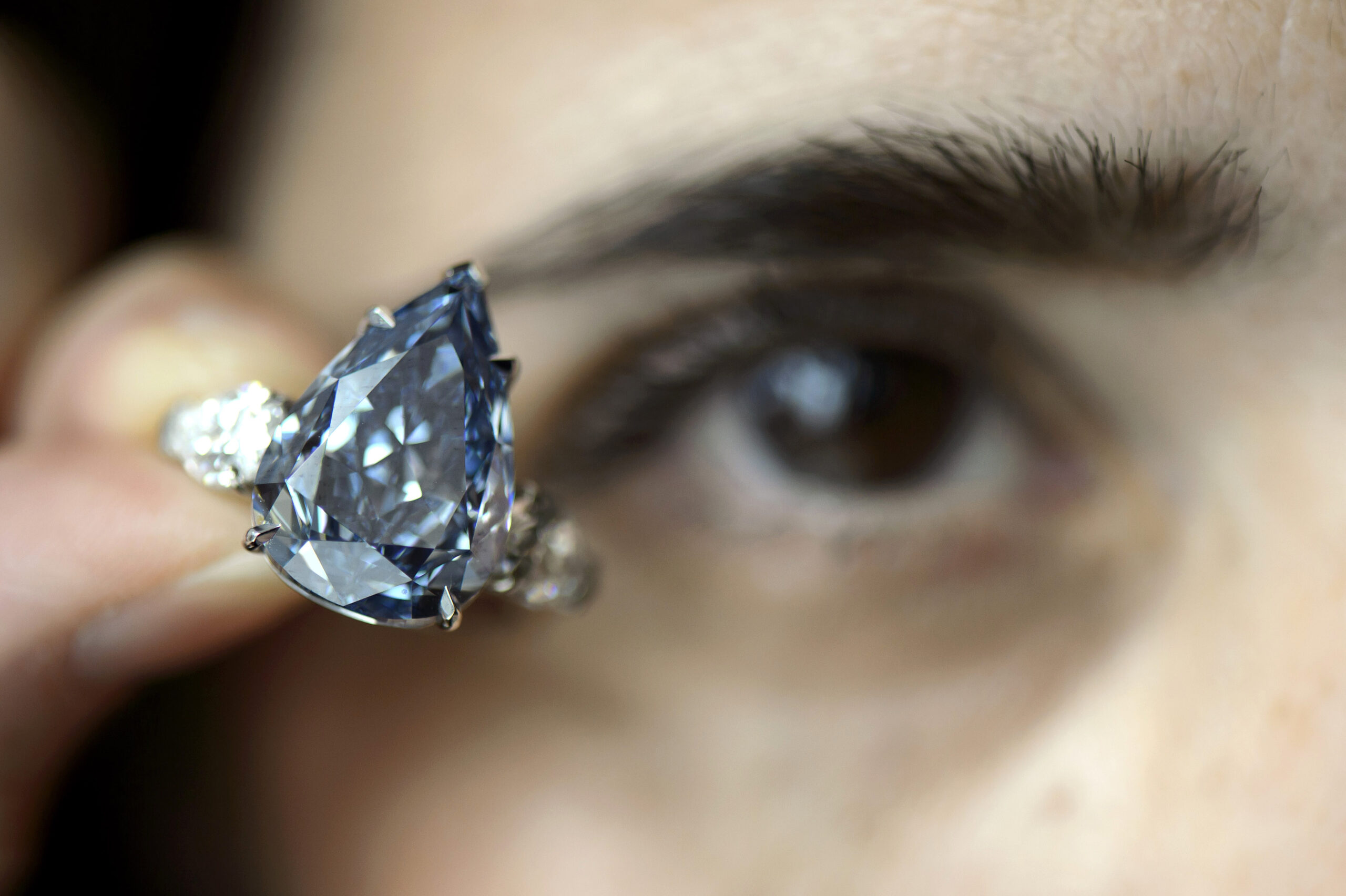 Geneva jewelry auction hauls record $154.2 million
