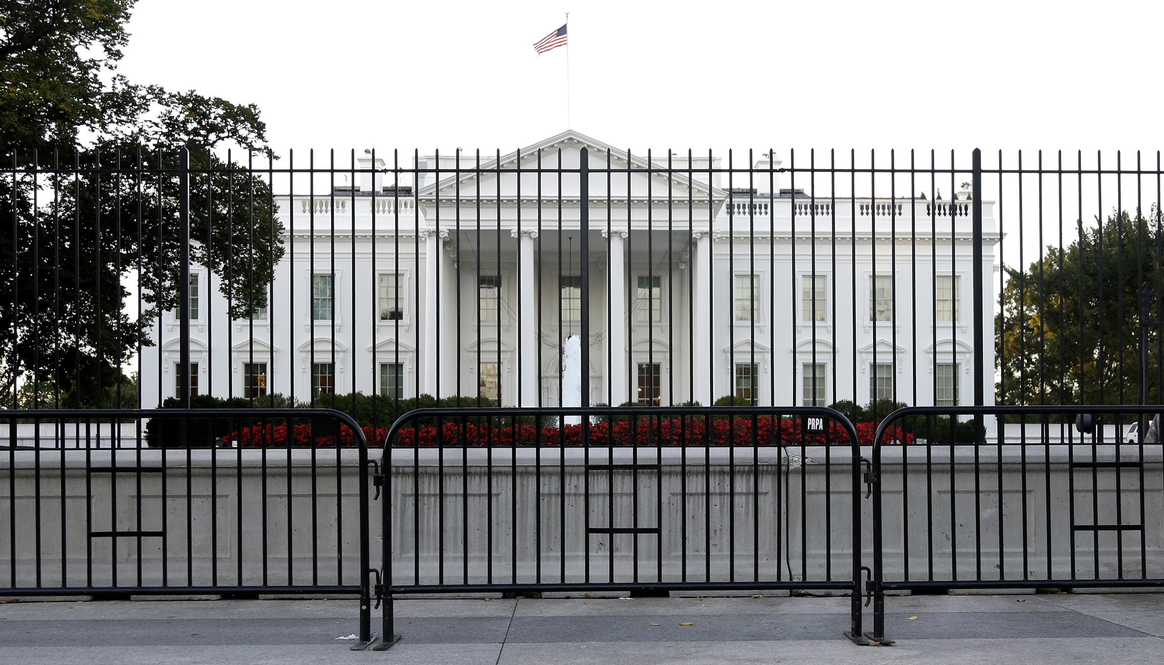 White House lifts Memorial Day lockdown