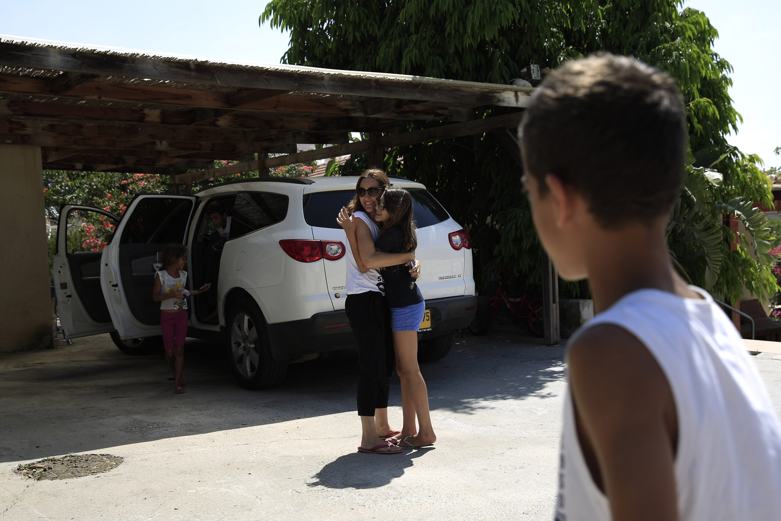 Southern Israelis cautiously prepare to head home