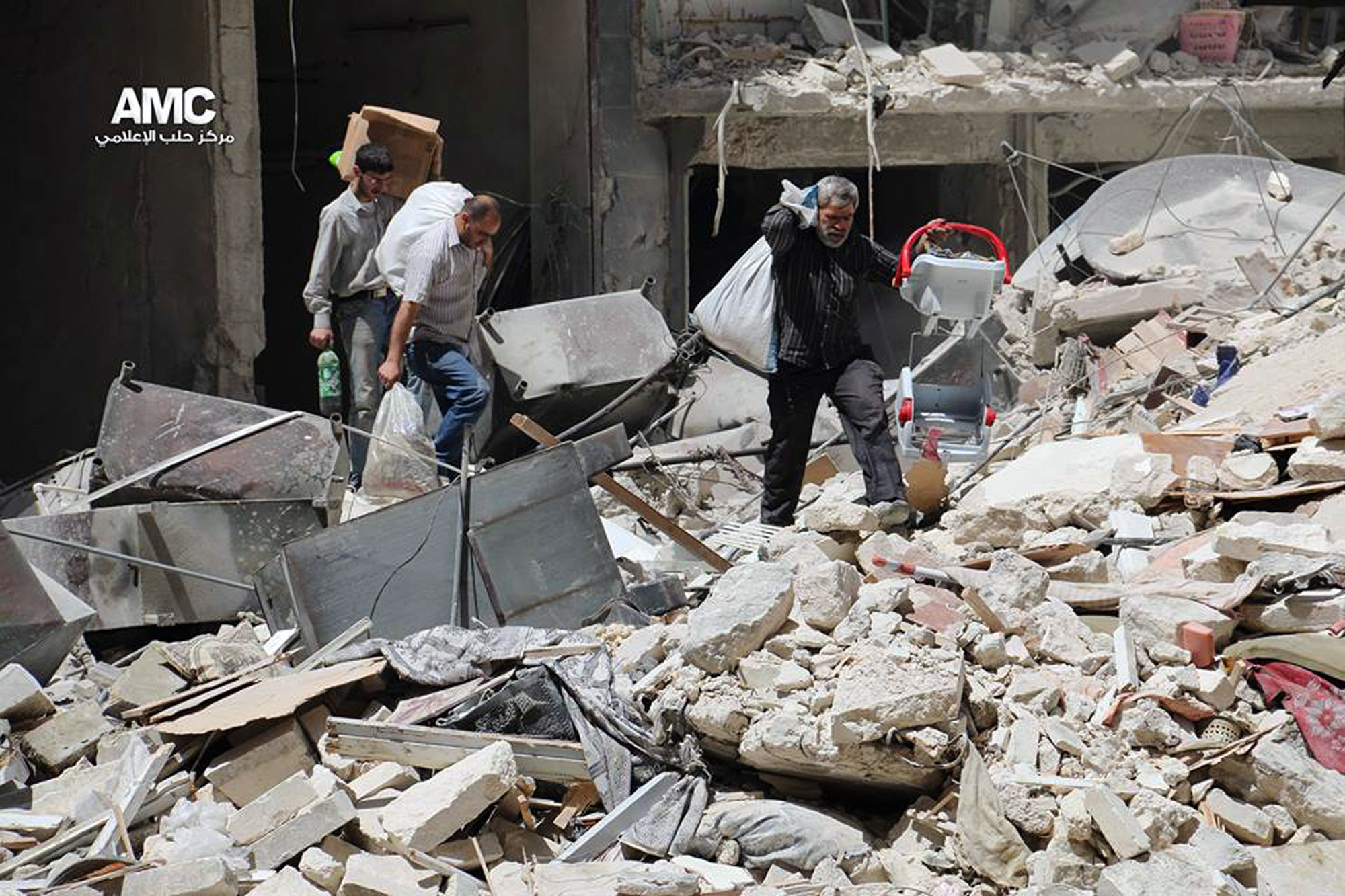 Syria: Mortar shells kill 14 in central Damascus
