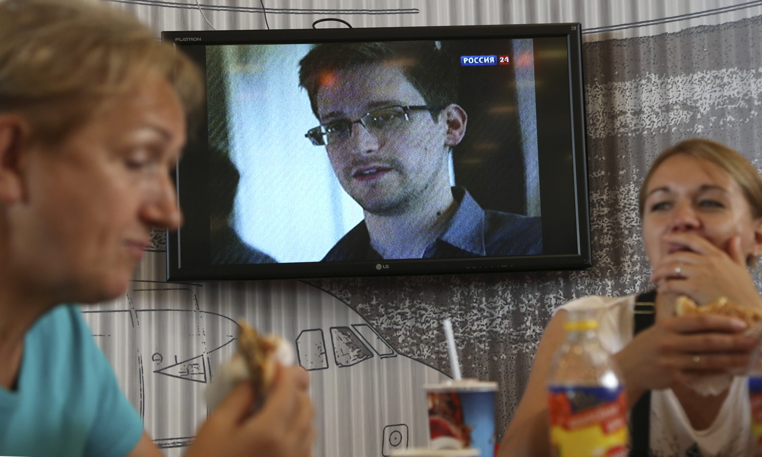 Edward Snowden’s father pitches deal to bring son home