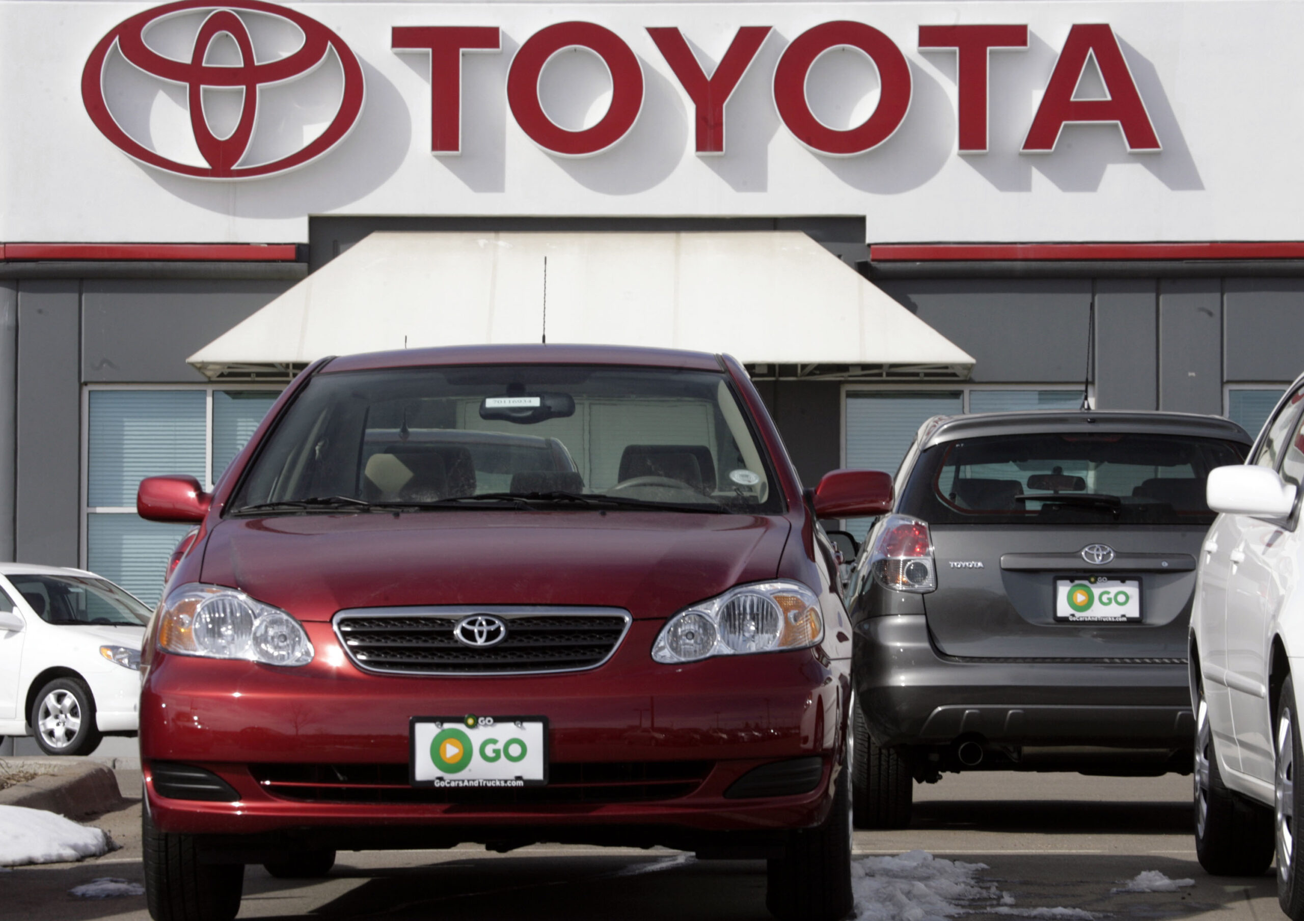 Safety agency studying Toyota acceleration problem