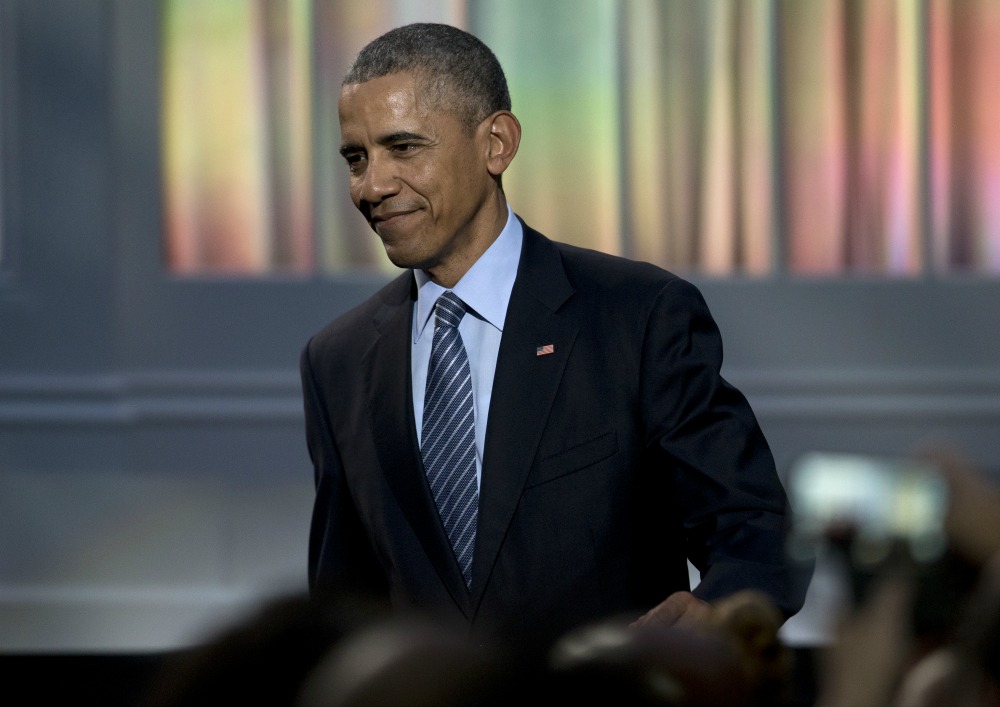 Obama praises government workers for helping ‘ordinary people’