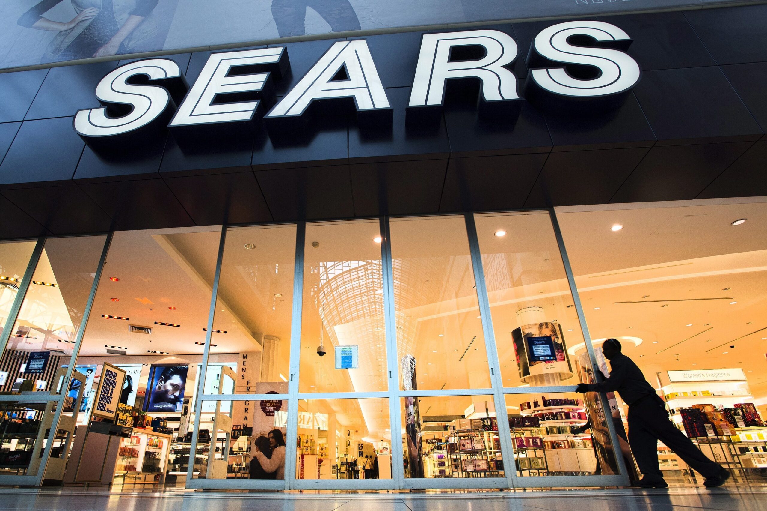 Sears considering selling its Canadian operations