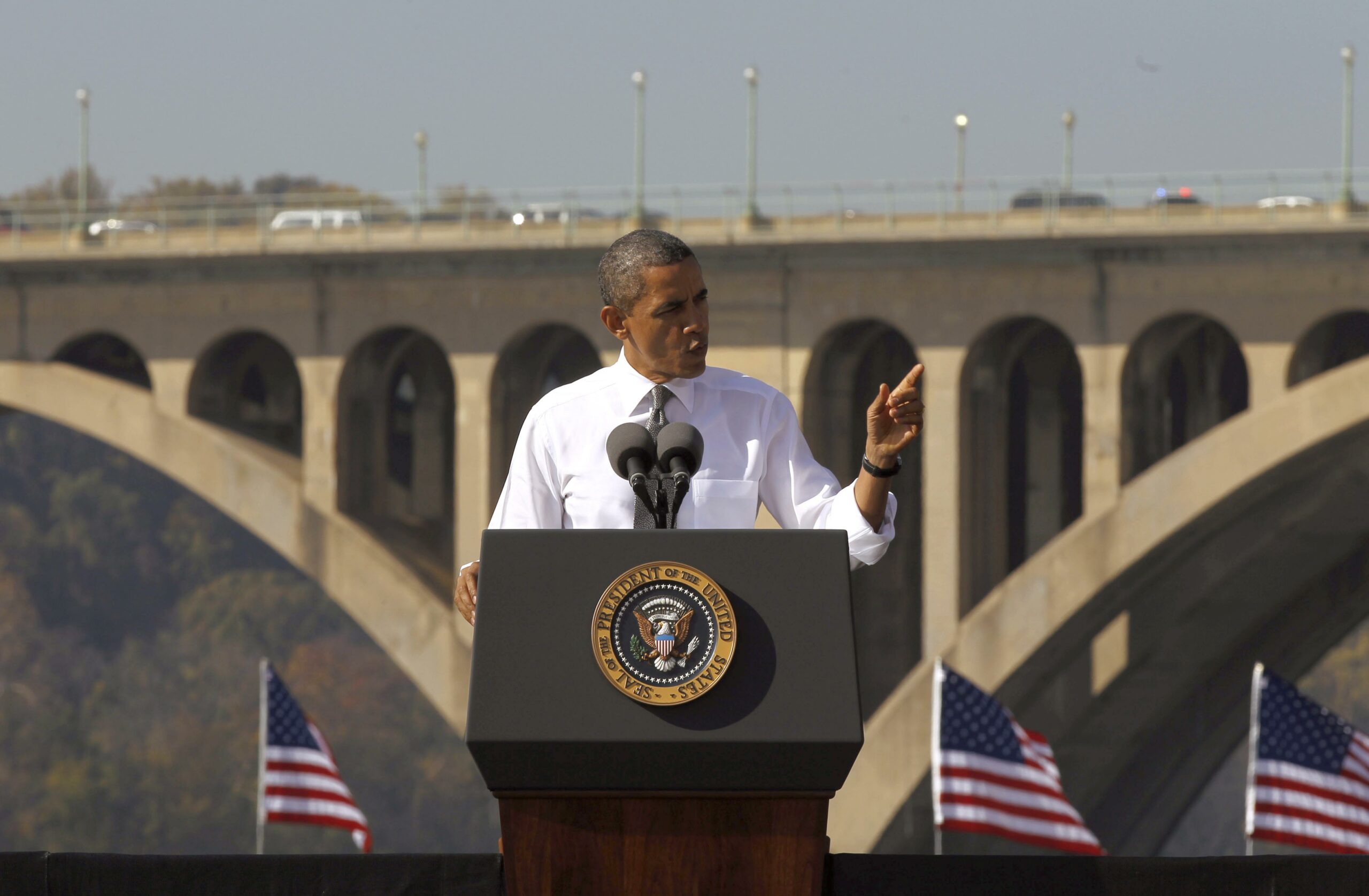 Obama pushes Sen. to approve $60b roads, jobs bill