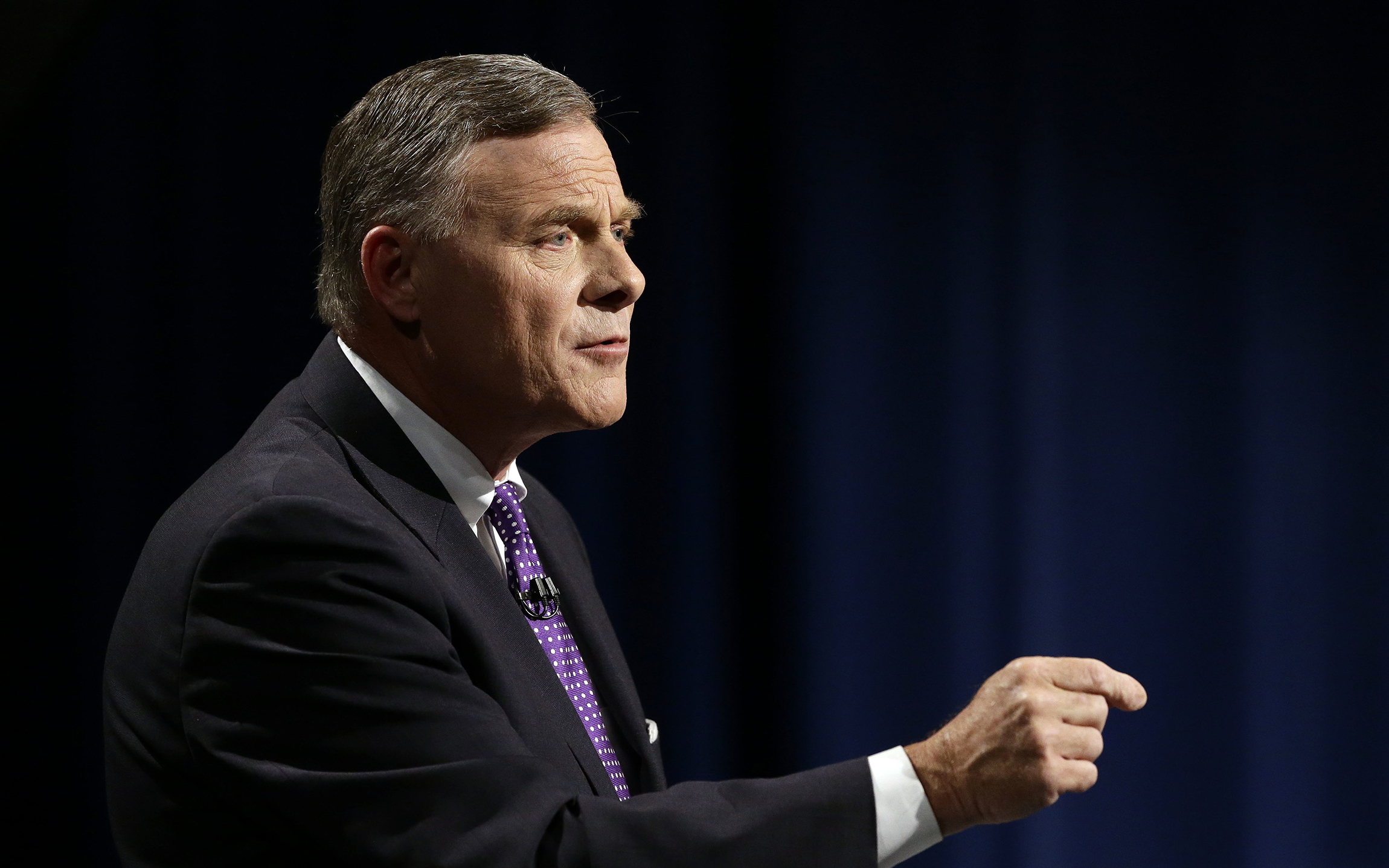 Burr apologizes for suggesting ‘bullseye’ on Hillary Clinton