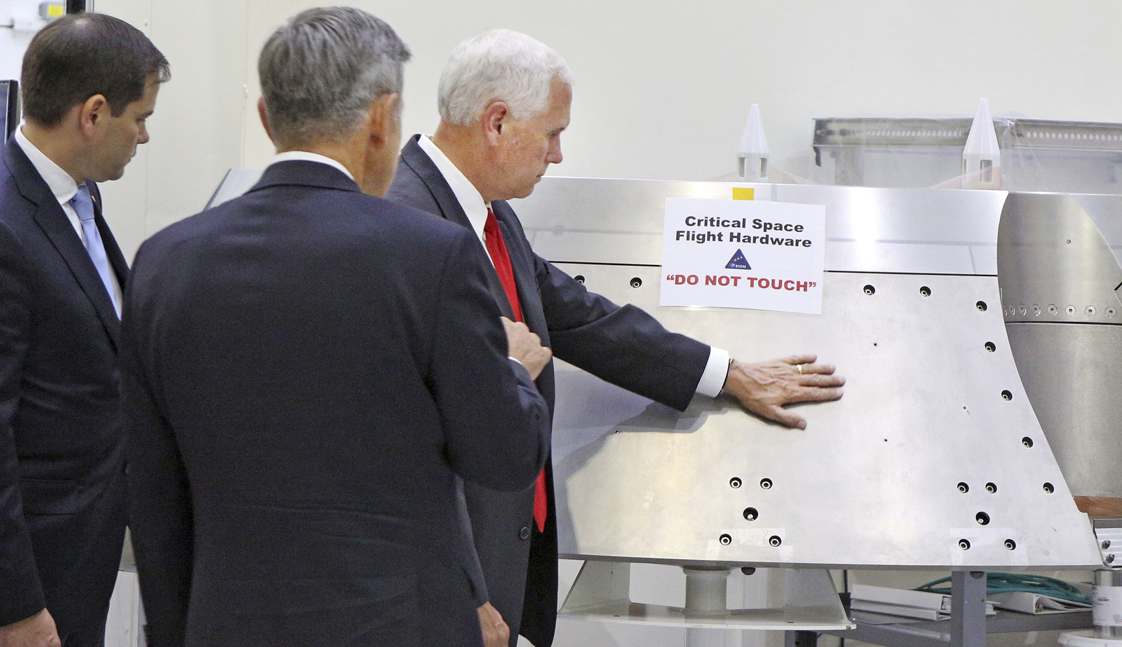 NASA responds to picture of Mike Pence ignoring ‘DO NOT TOUCH’ sign
