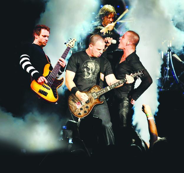 Creed embraces hits, reconnects with fans while moving forward