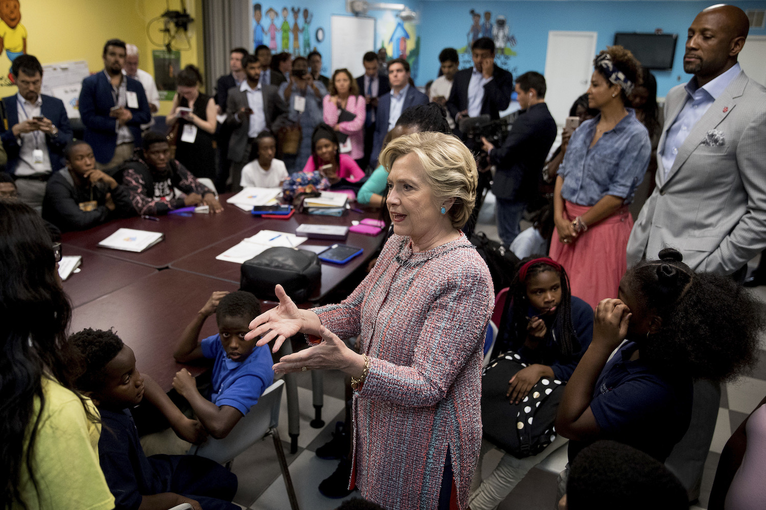 Emails show Clinton camp dodged $15 minimum wage