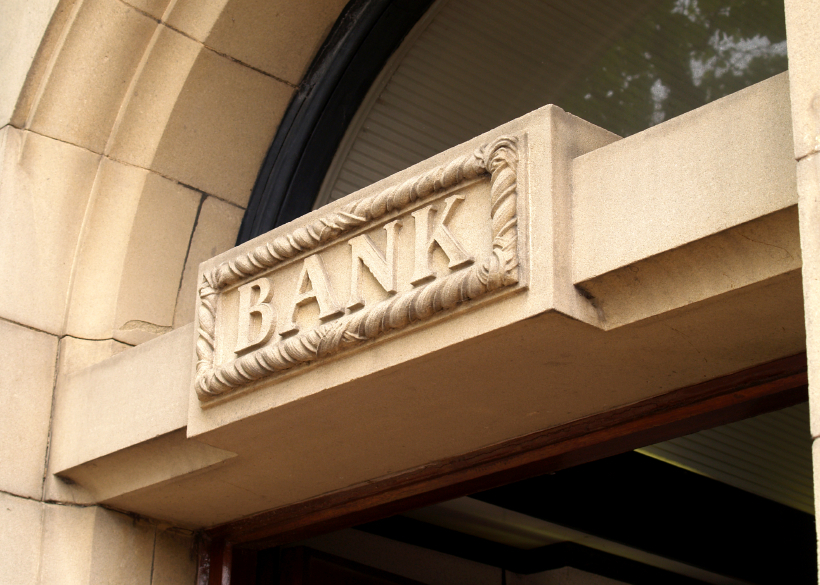 Fewer Americans lack bank accounts as unemployment recedes