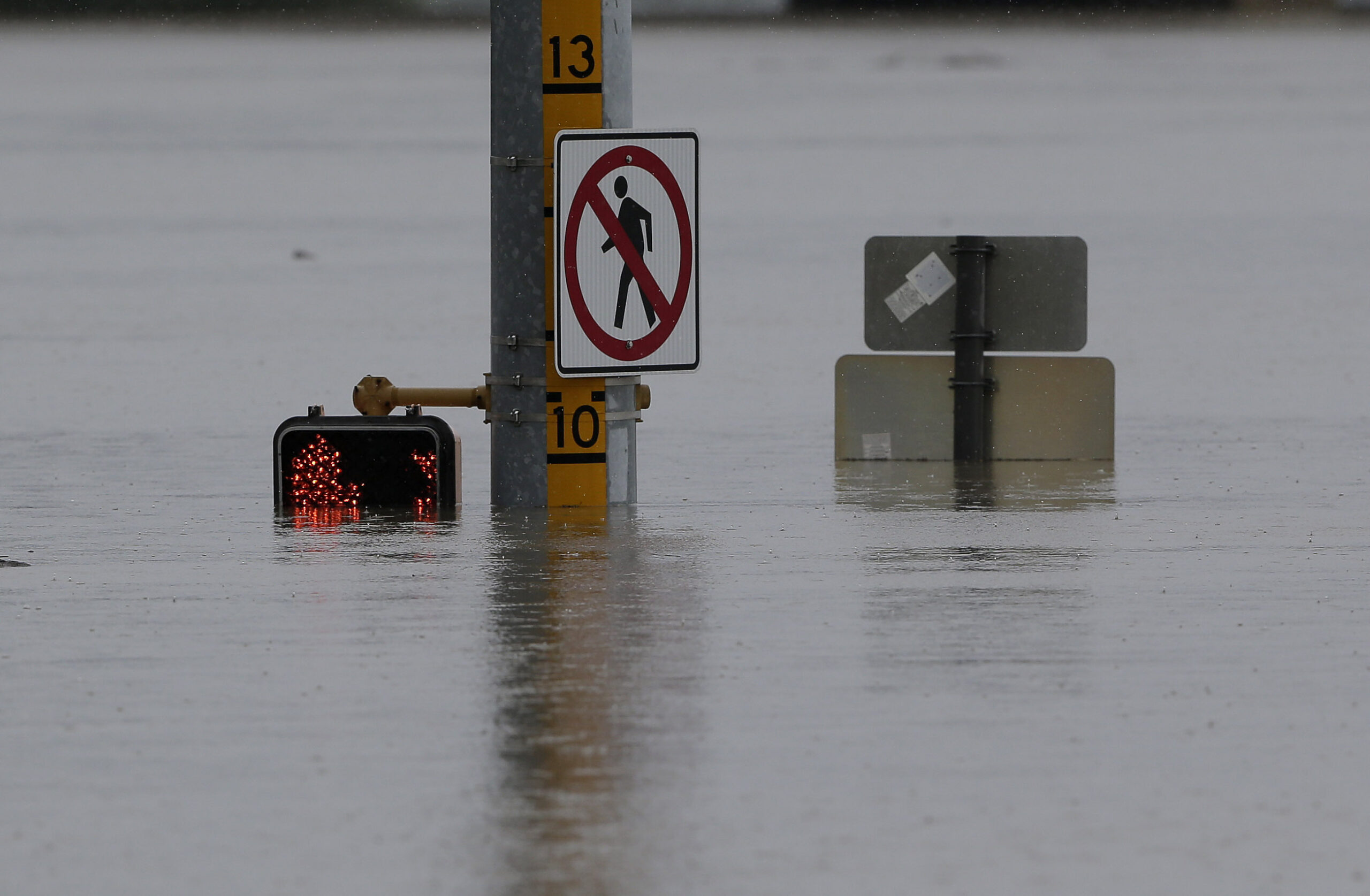 San Antonio flooding kills 1; 200-plus rescued