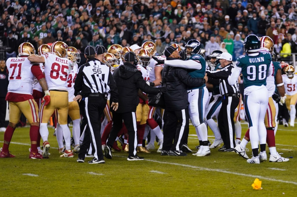 WATCH: Fight breaks out during 49ers-Eagles game