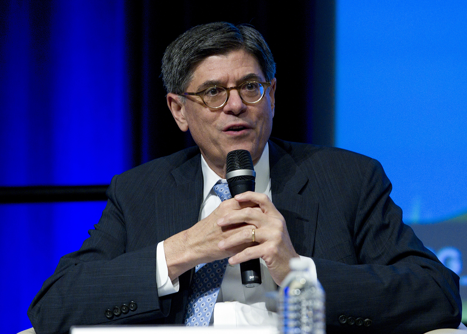 Treasury Secretary Lew warns of ‘growing distrust’ of authorities