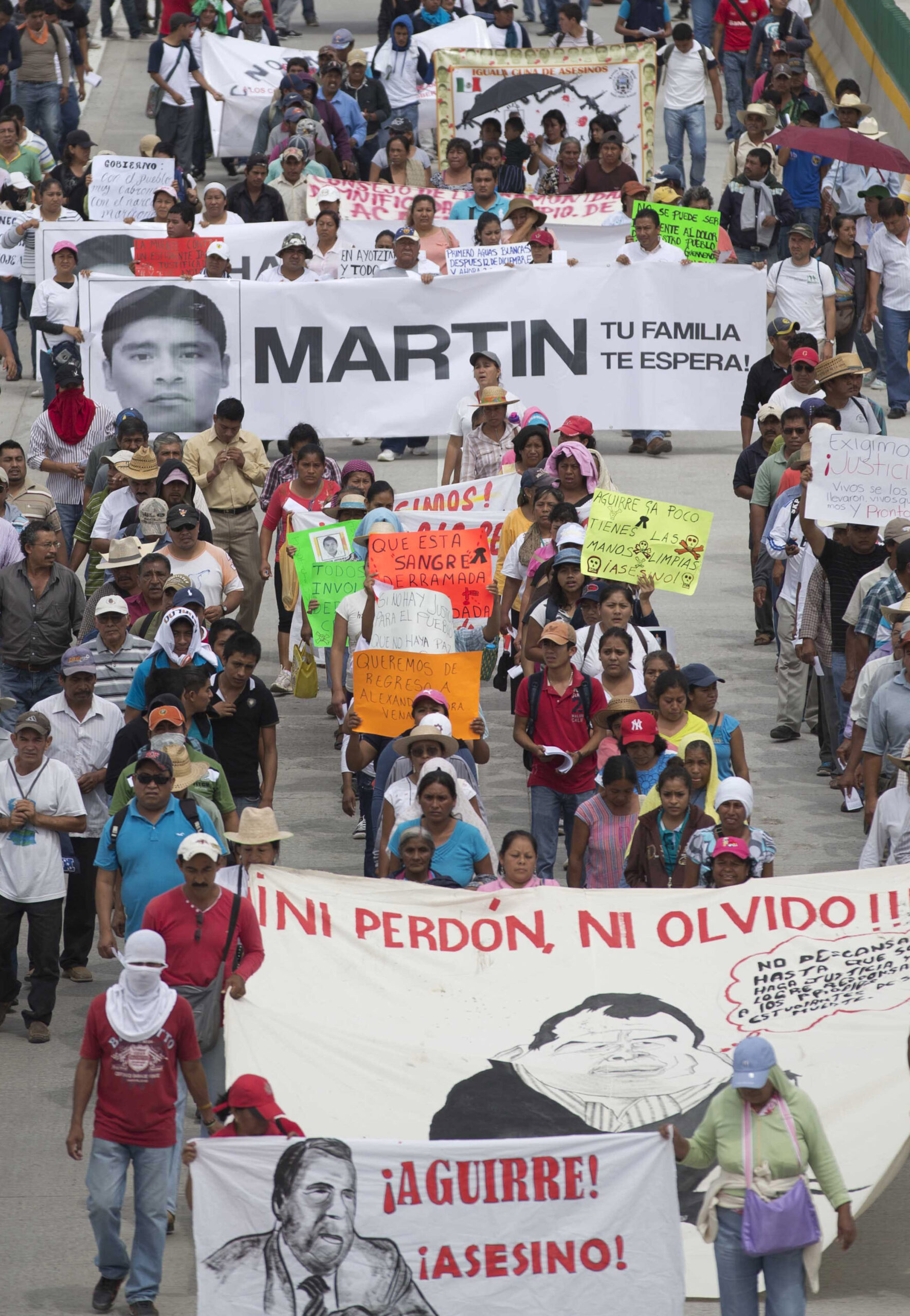 Protesters jam road demanding Mexico find students