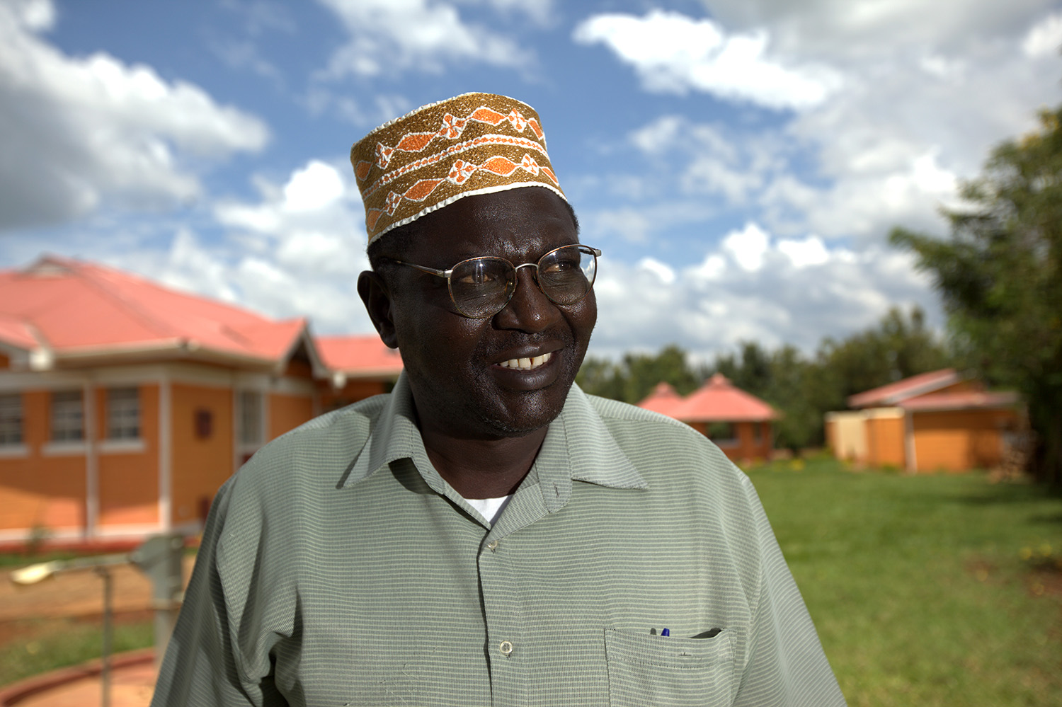 Obama’s half-brother jumps on the Trump train
