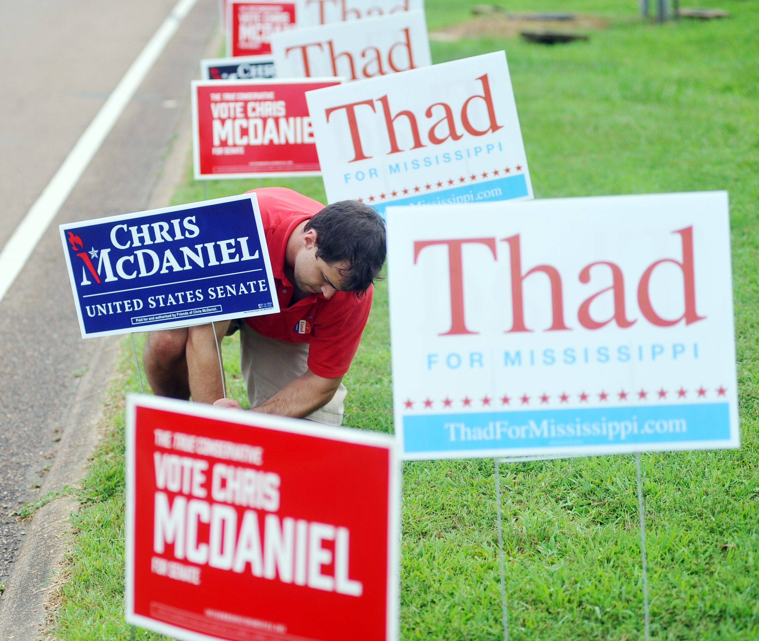 Tea Party official in Thad Cochran photos case dies
