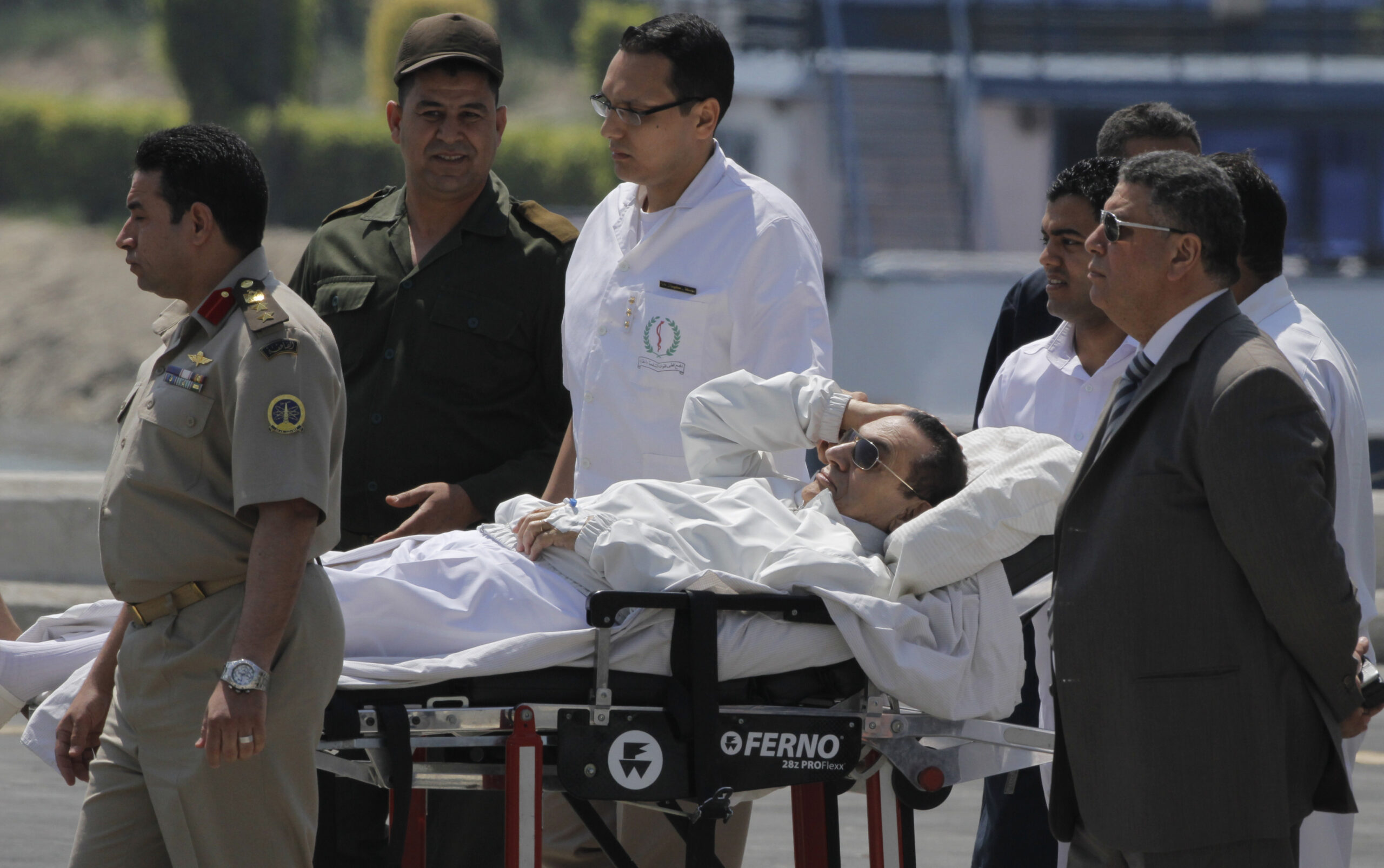 Mubarak appears in Egyptian court for retrial