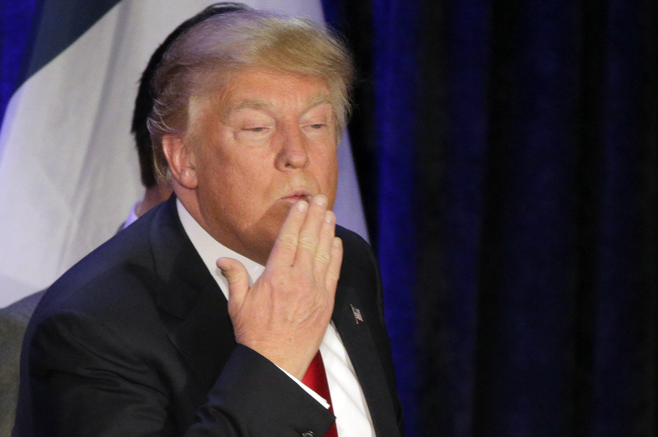 Trump reaches 292 electoral votes in new tracking poll