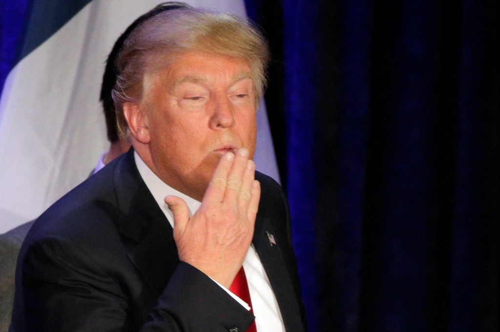 Trump reaches 292 electoral votes in new tracking poll