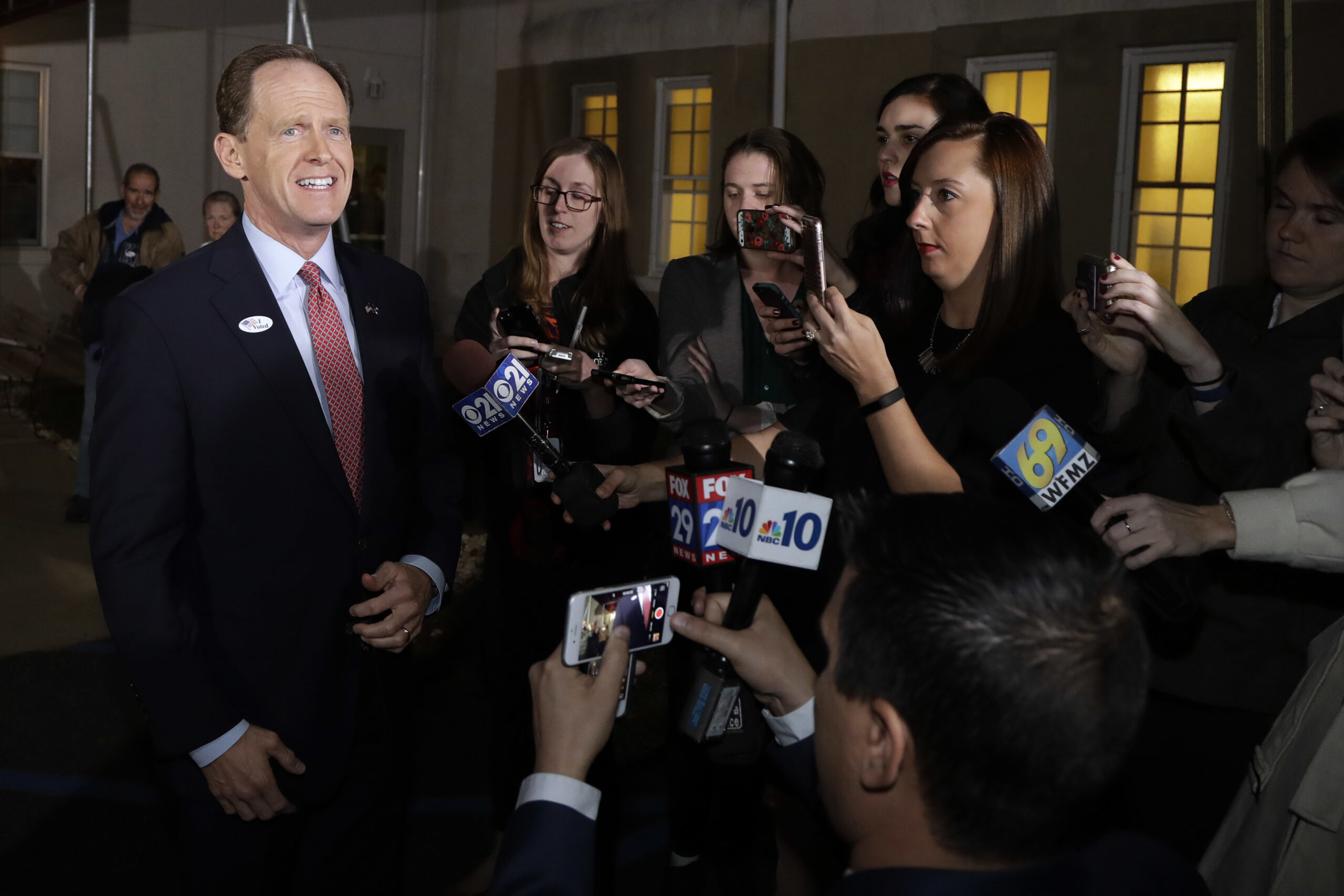 Toomey holds off McGinty in Pennsylvania