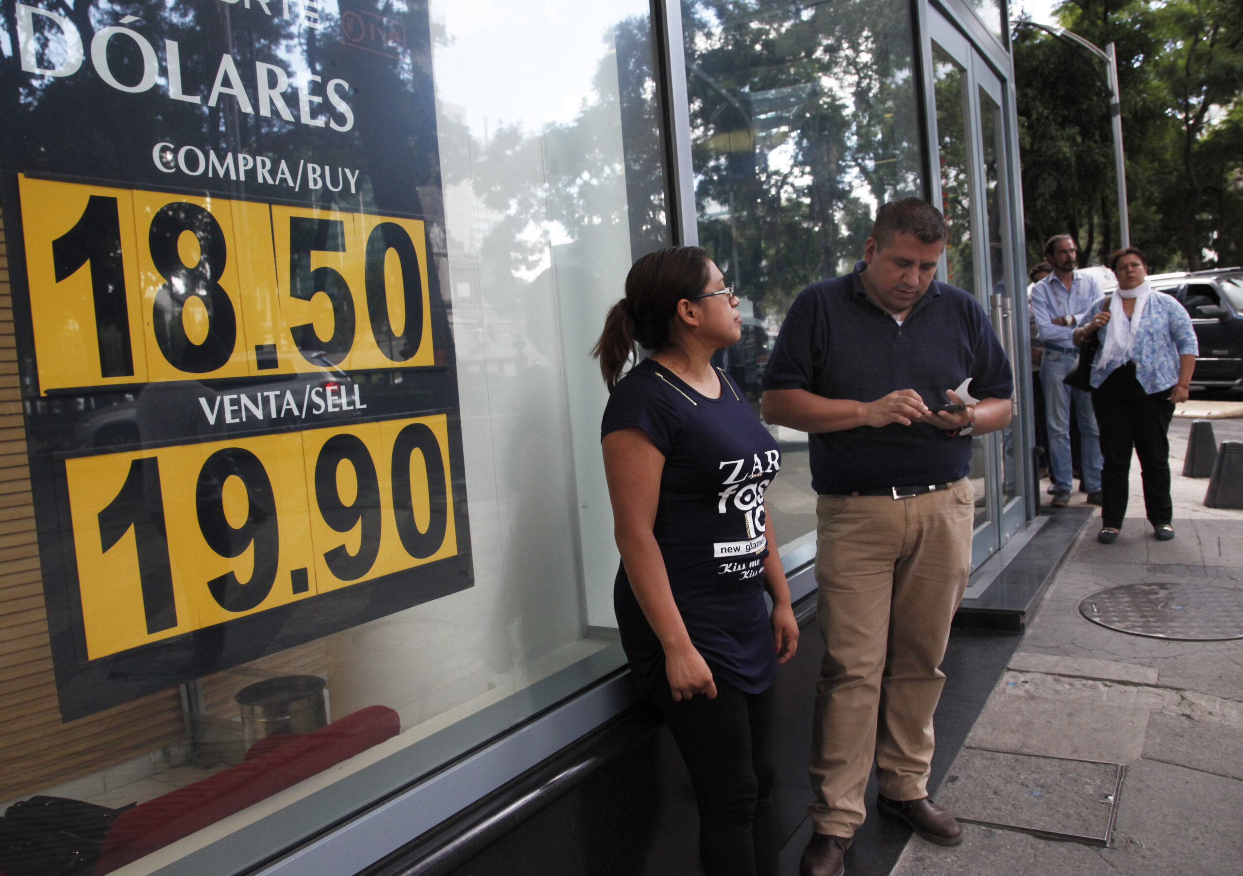 Mexican peso surges after Clinton seen as debate winner