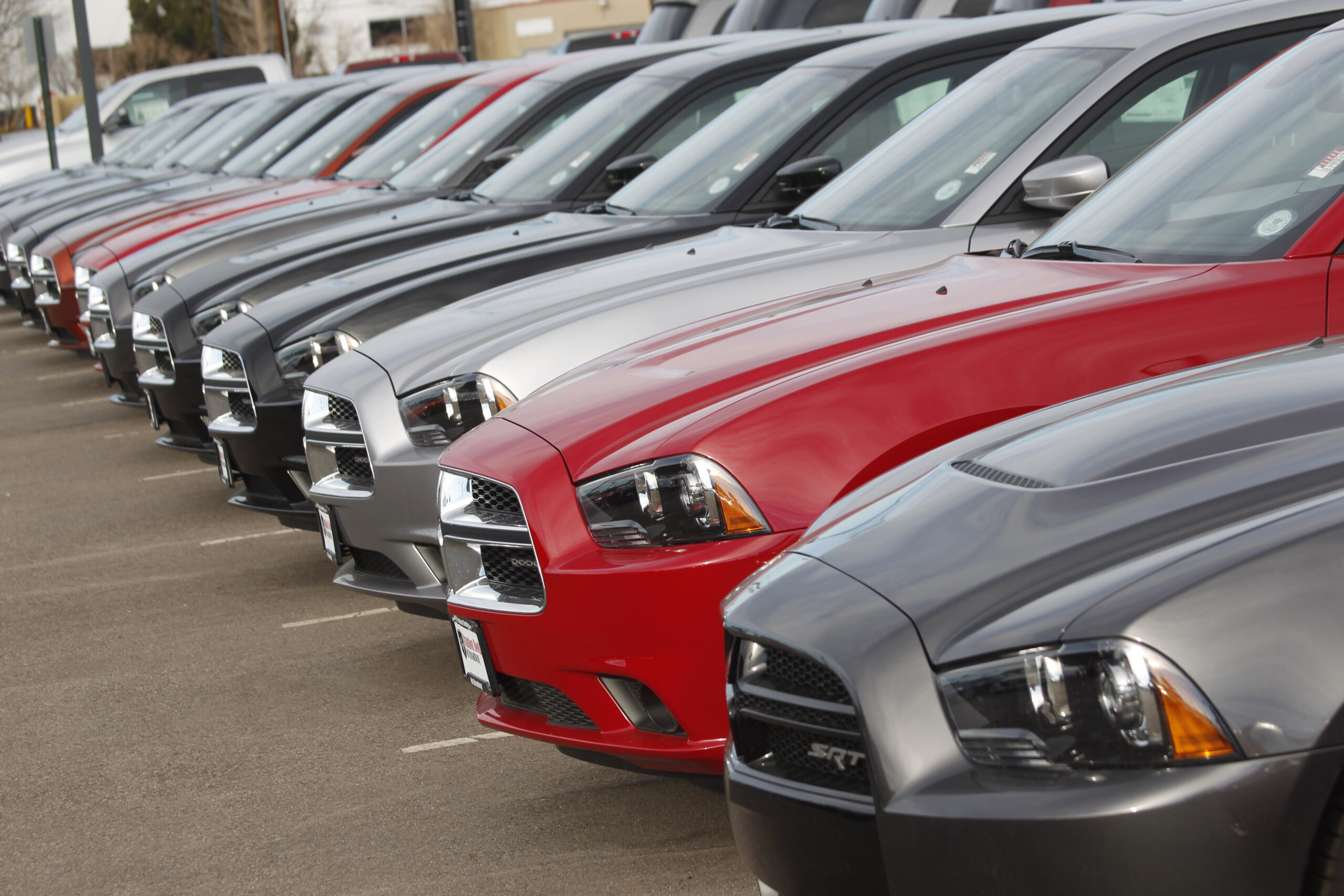 Dodge to discontinue popular gas-powered Challenger and Charger muscle cars