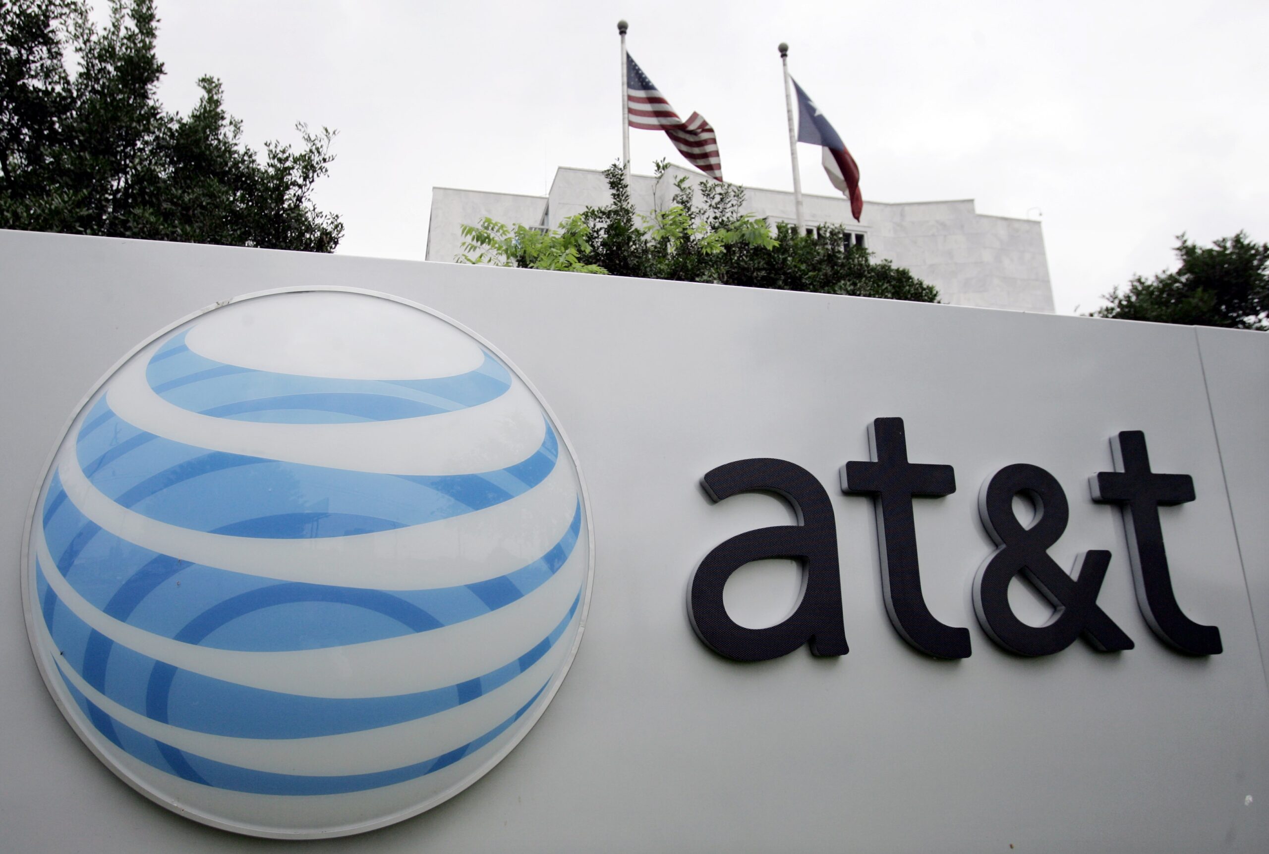 Snowden files: Two surveillance programs operated out of AT&T building