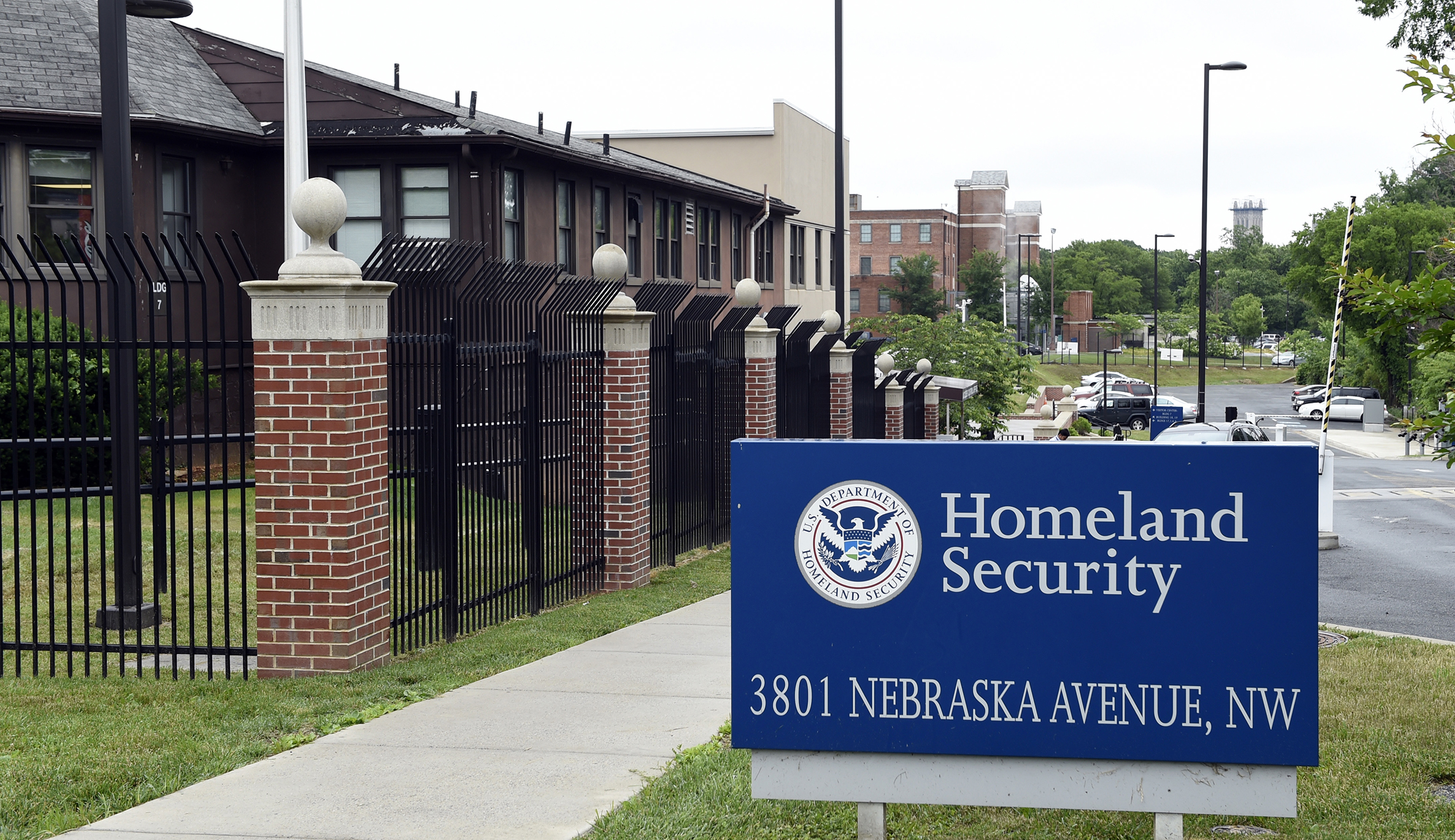 Trump administration considers ending H-1B visa extensions