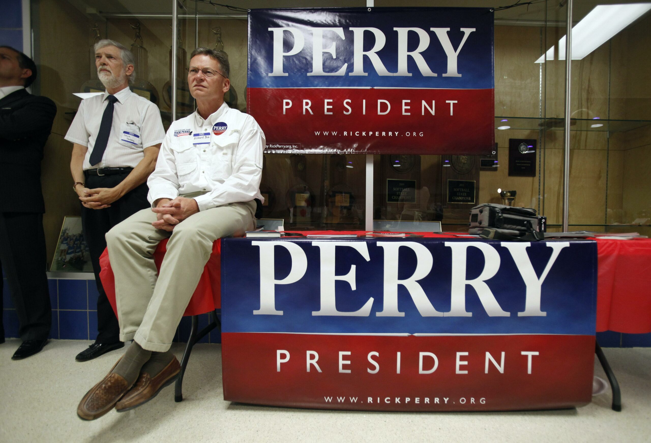 Perry attacked by GOP rivals for DREAM Act