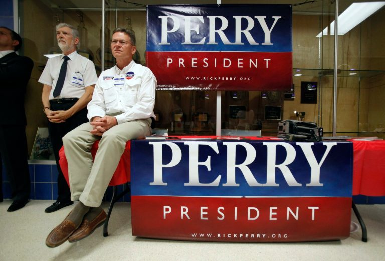 Perry attacked by GOP rivals for DREAM Act