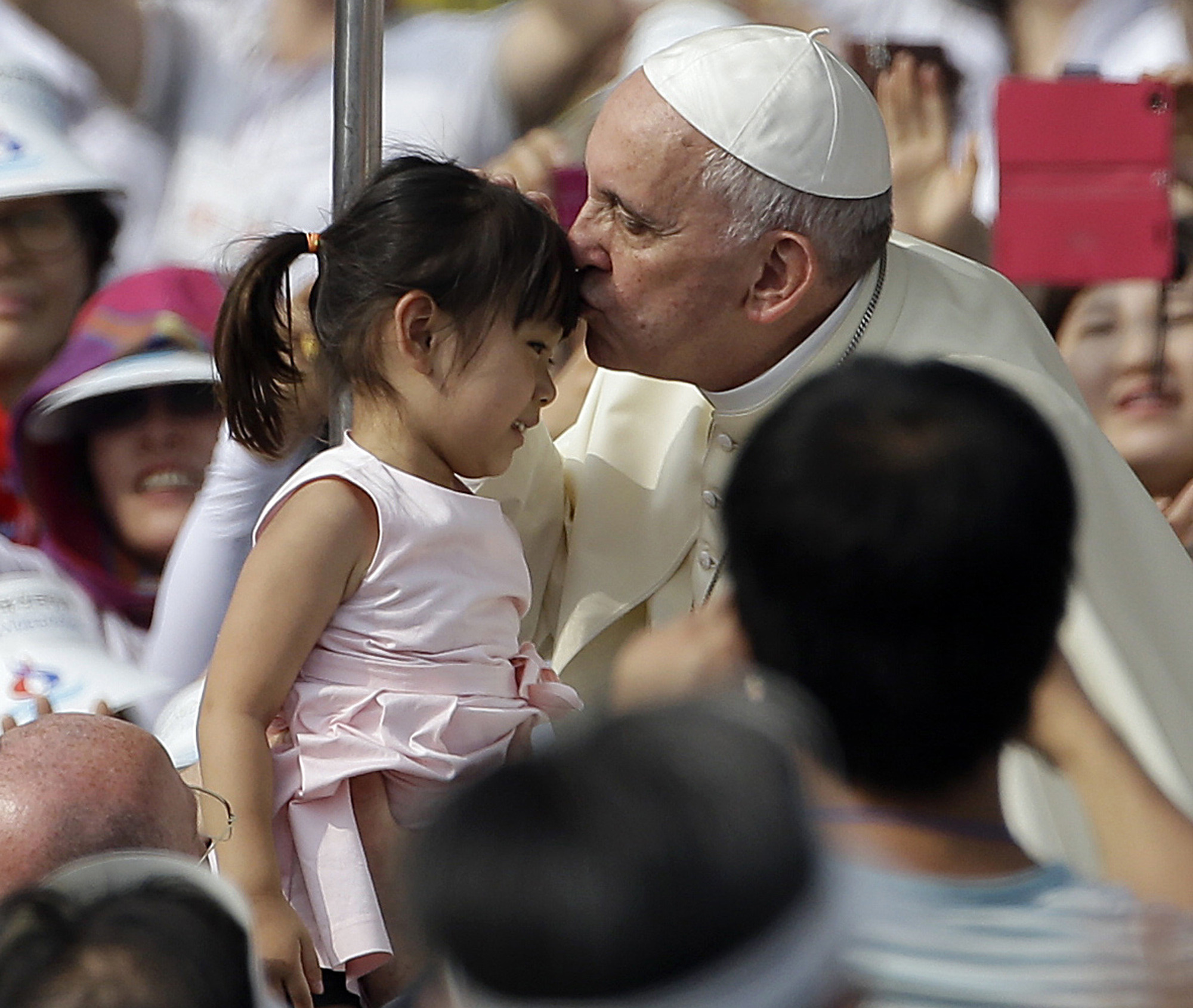 Pope urges “fraternal” dialogue with China, others