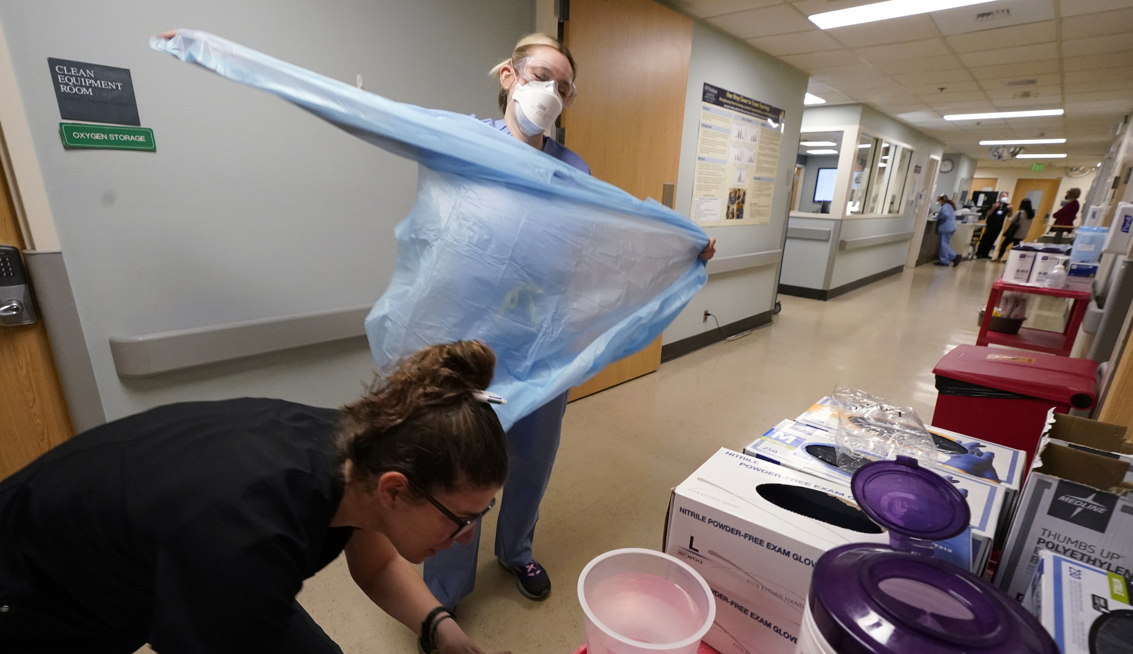 COVID-19 hospitalizations fall to lowest point since pandemic first struck