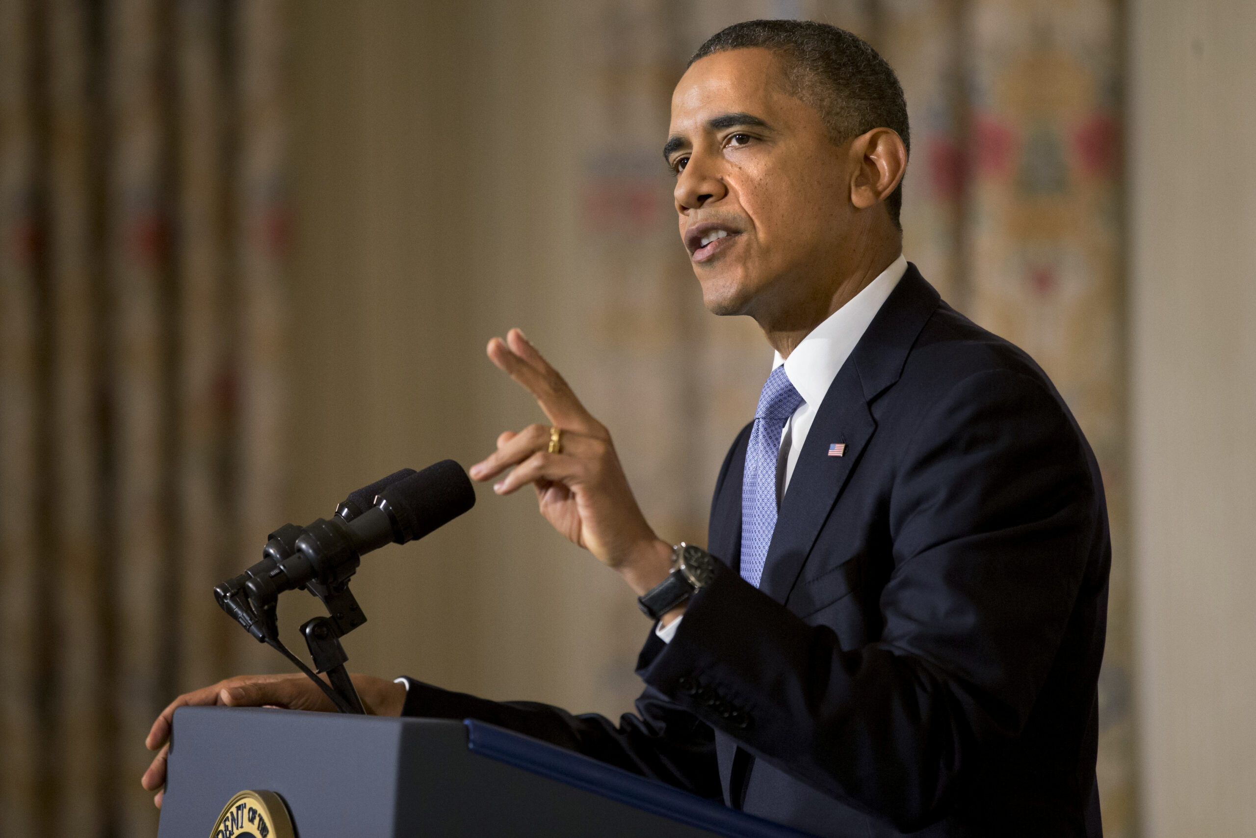Obama sticking with hands-off approach in future fiscal fights