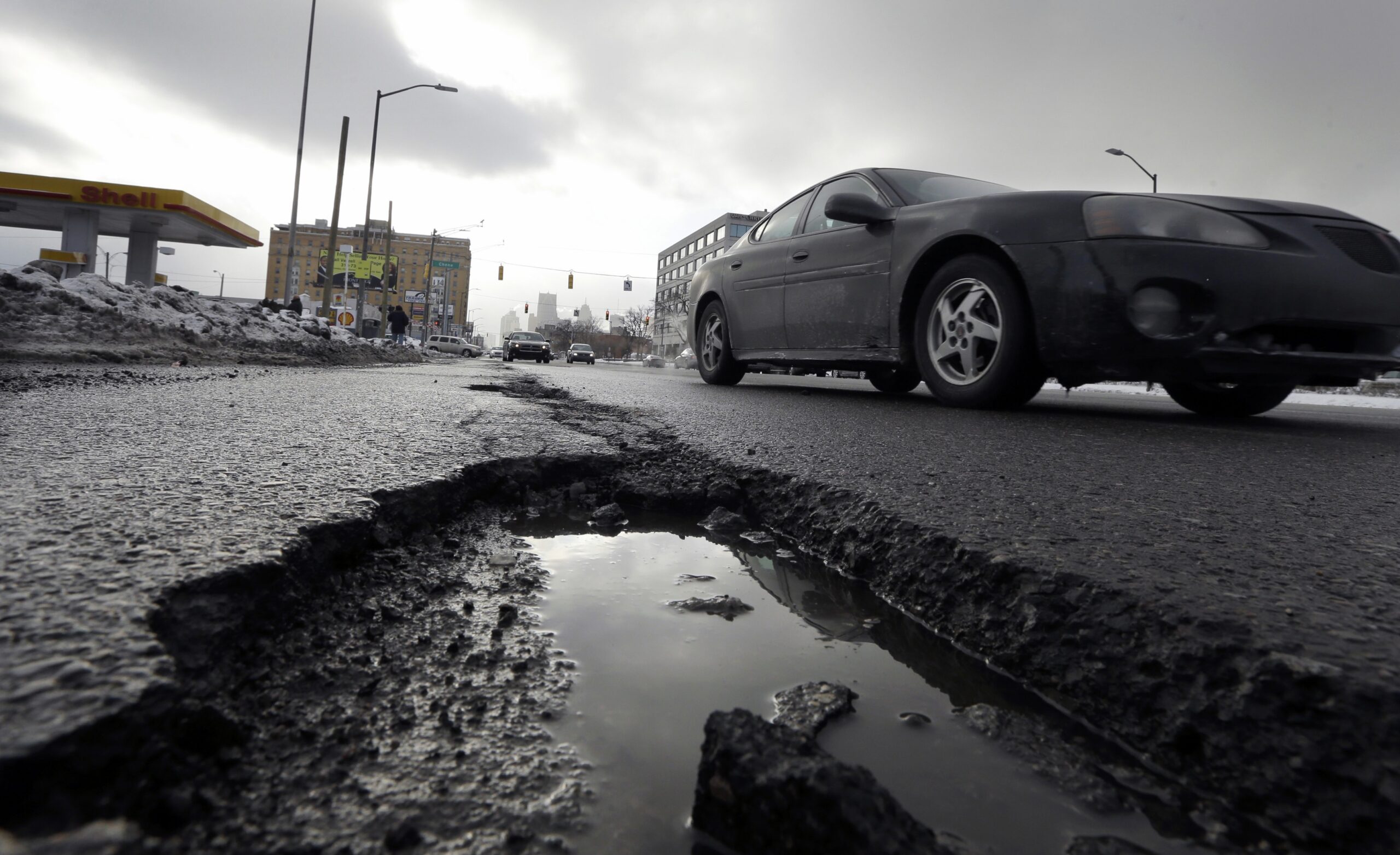Michigan Senate eyes bigger gasoline tax increase