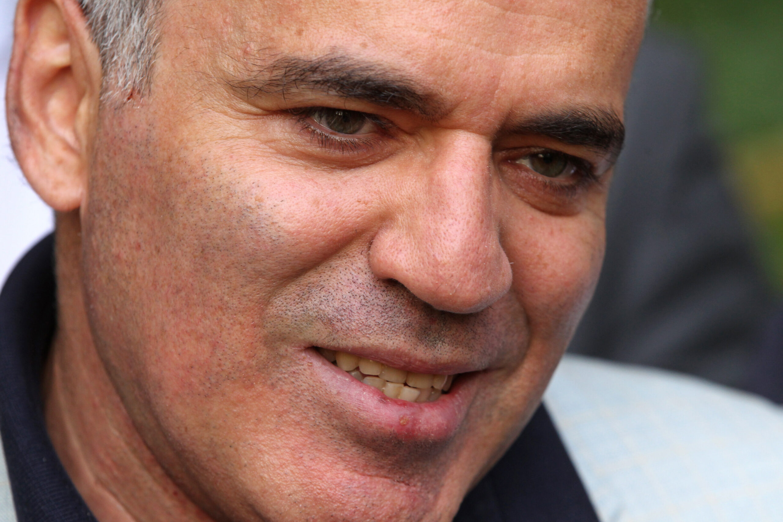 Garry Kasparov aims for top chess job