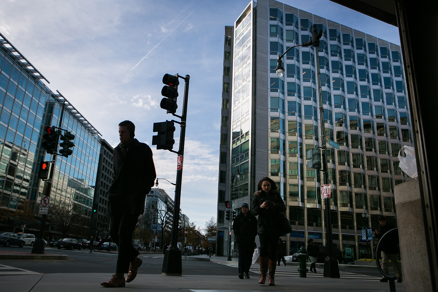 What makes Washington wealthy