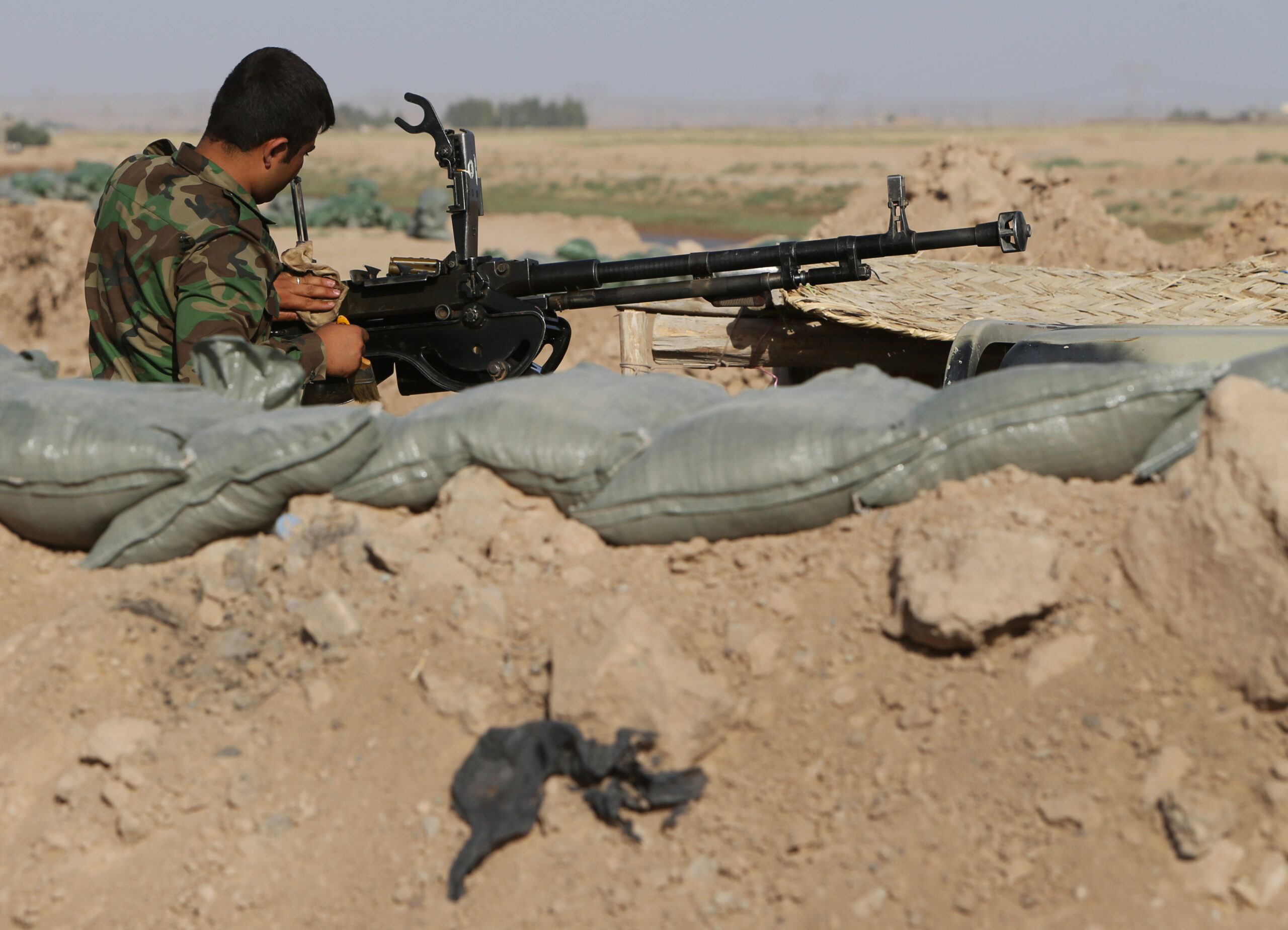 Iraqi Kurds dig frontier around disputed areas