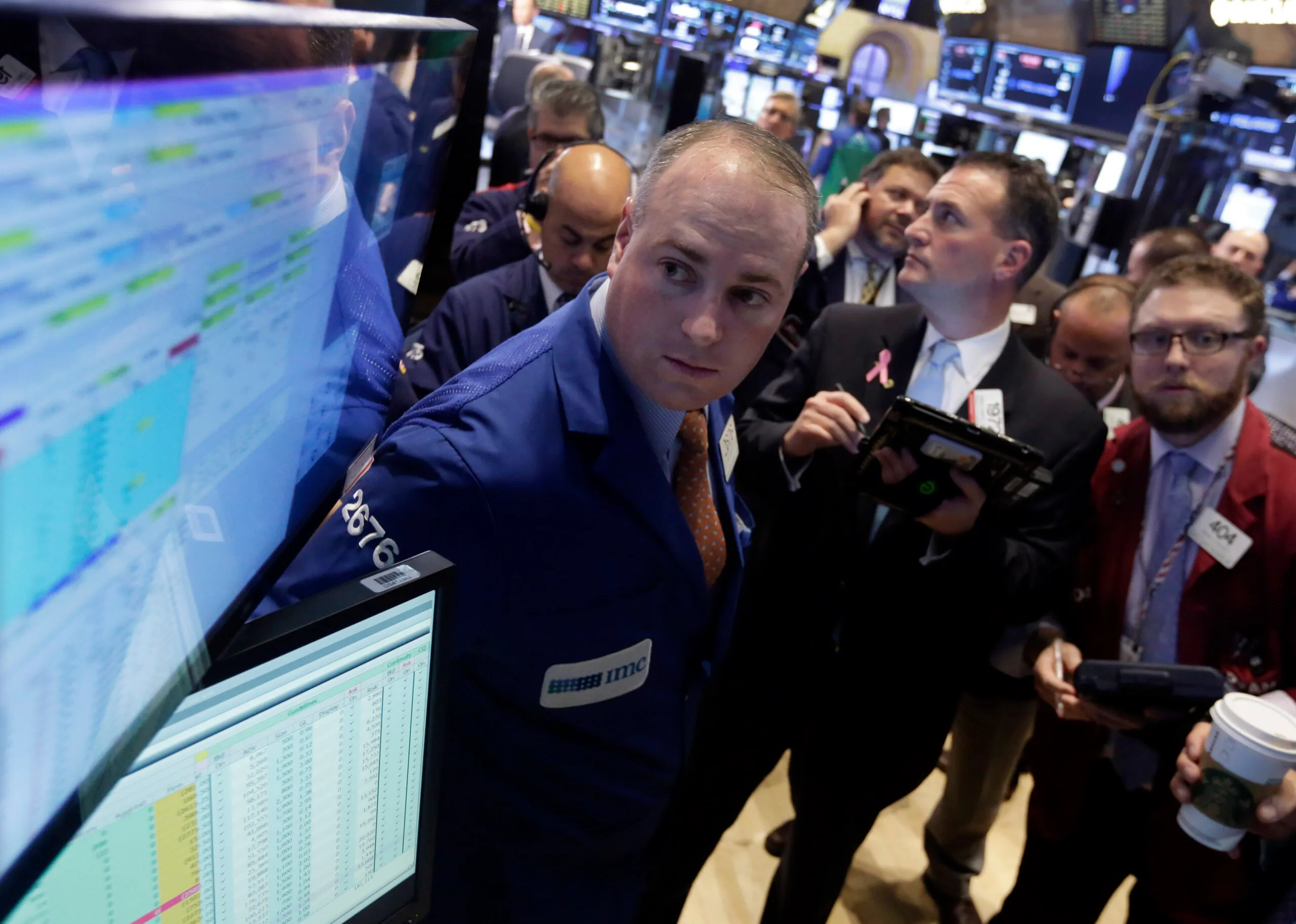 Senate critics to examine if regulators are too cozy with banks