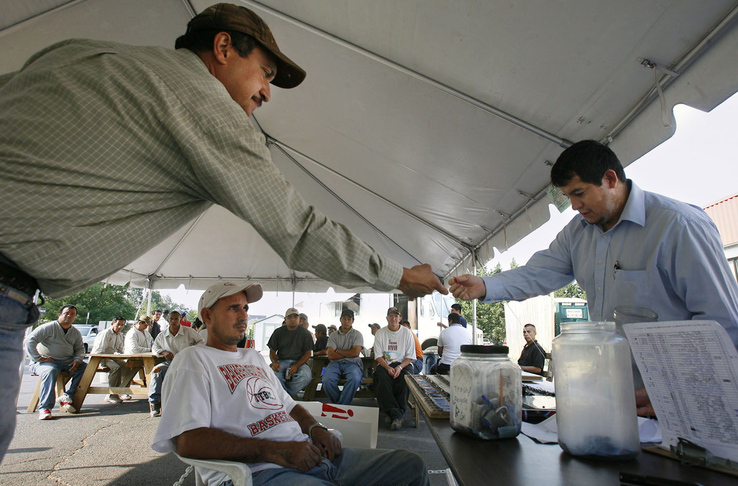 Clinton: Illegal immigrants keep U.S. ‘younger and fresher’