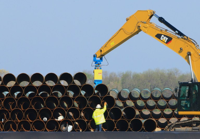 Unions, industry, lawmakers tell administration to stop delaying construction. (AP Image)