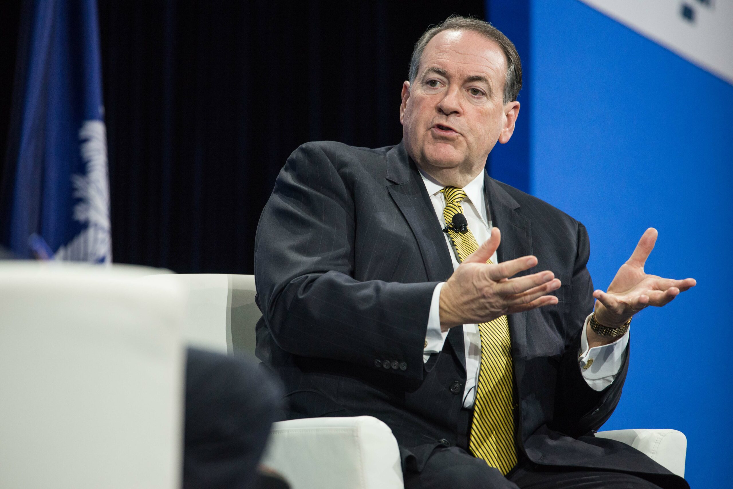 Huckabee ignites fiery Iowa campaign blitz