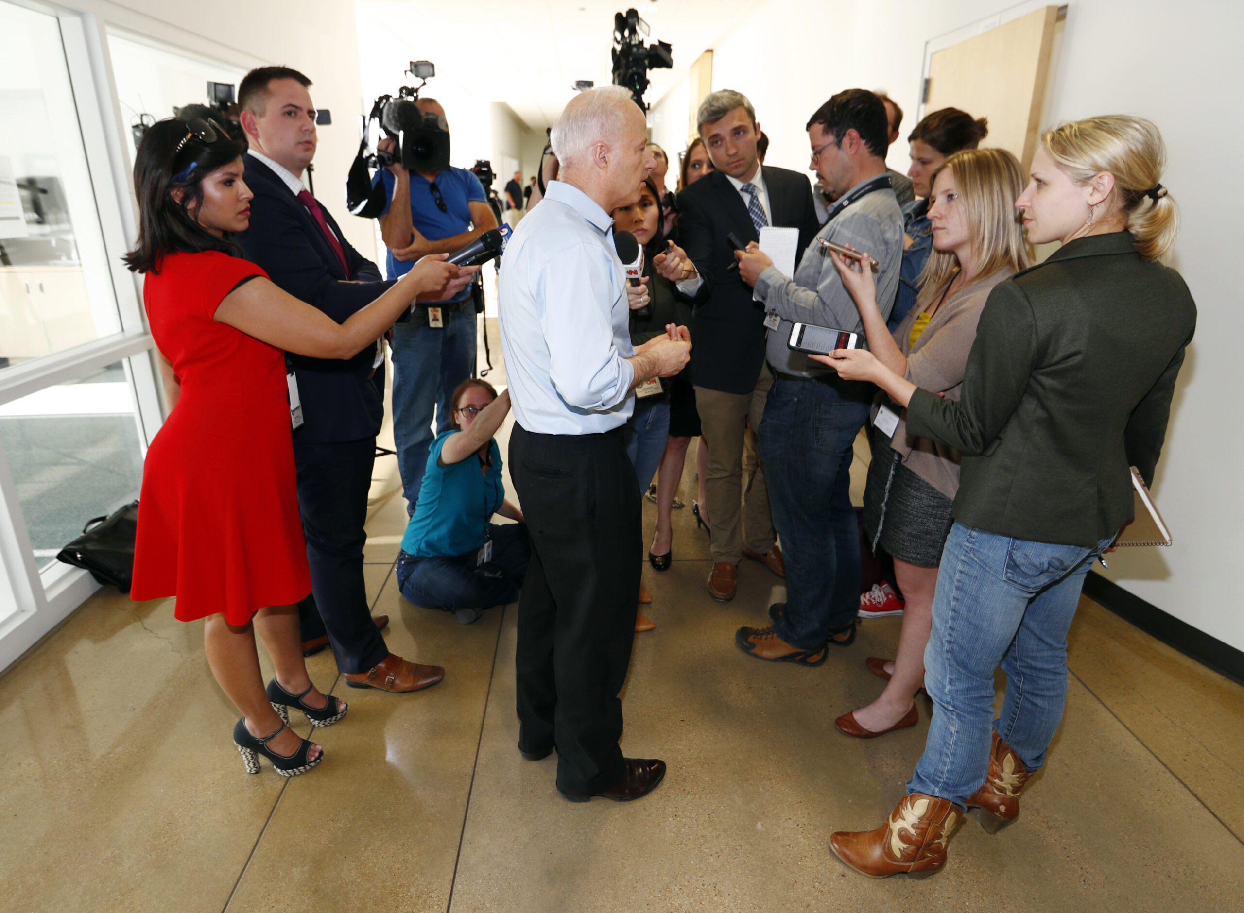 Mike Coffman targets oil imports to slow Maduro regime in Venezuela
