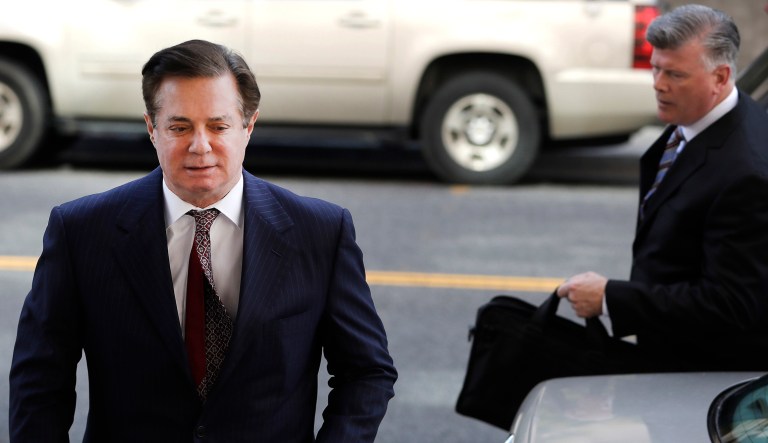 Paul Manafort heads to a federal courthouse.